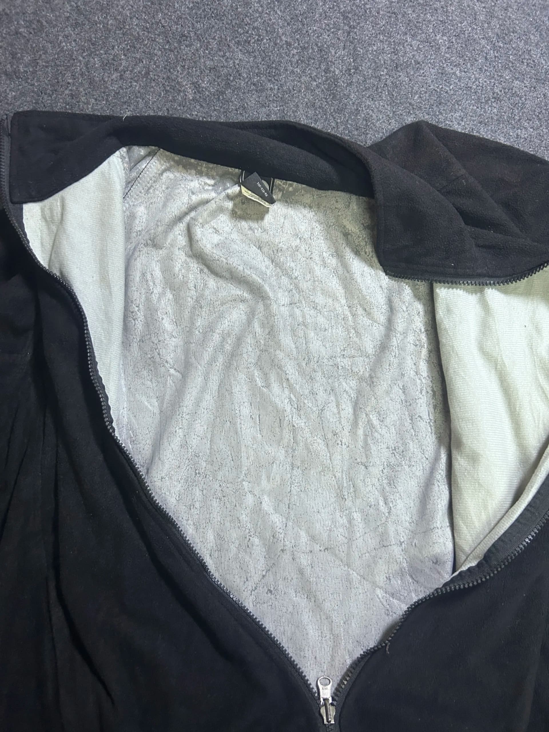 The North Face thrift fleece jacket India close-up