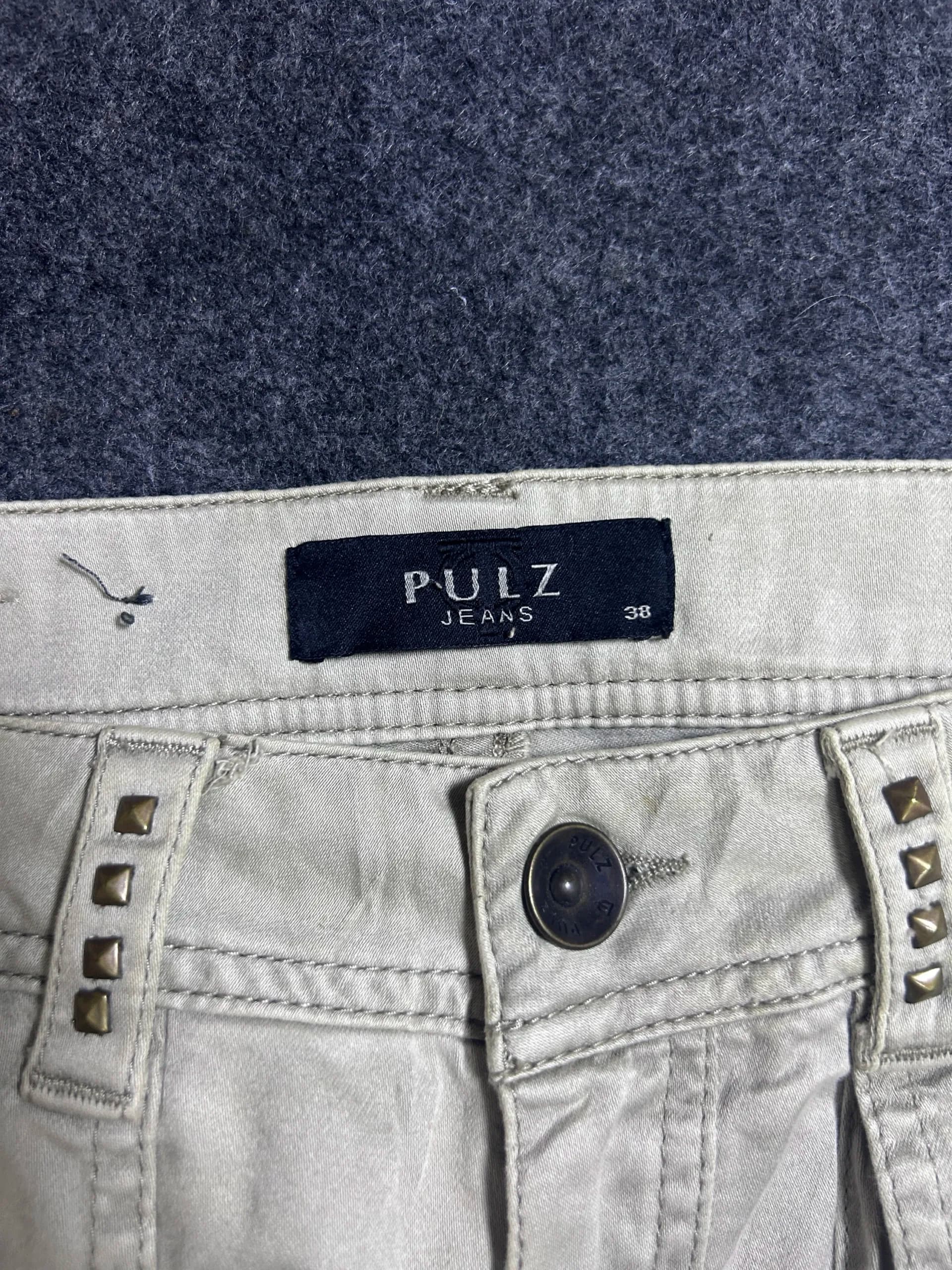 Branded thrift trousers India close-up