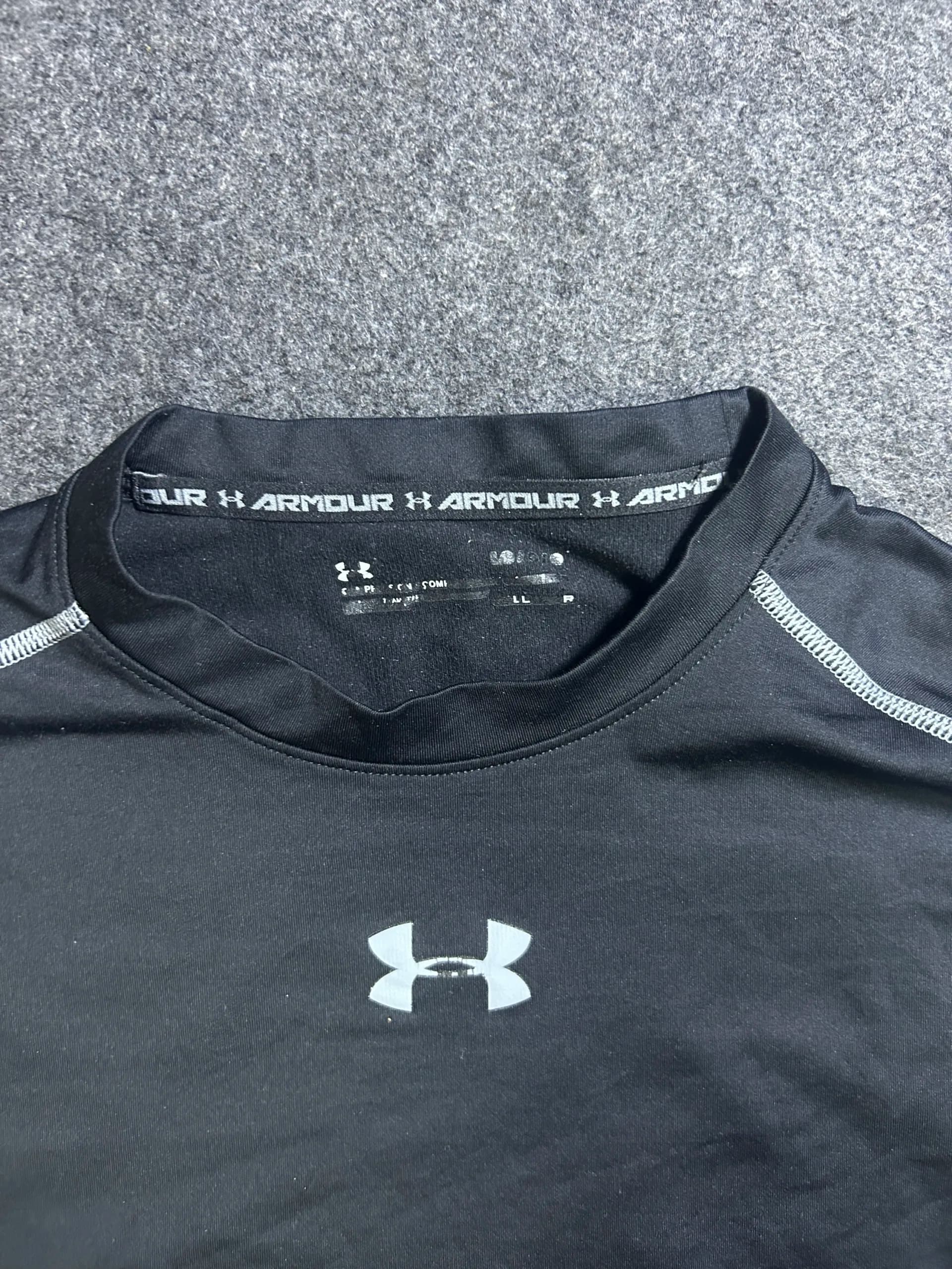 Under Armour ColdGear thrift compression wear India close-up