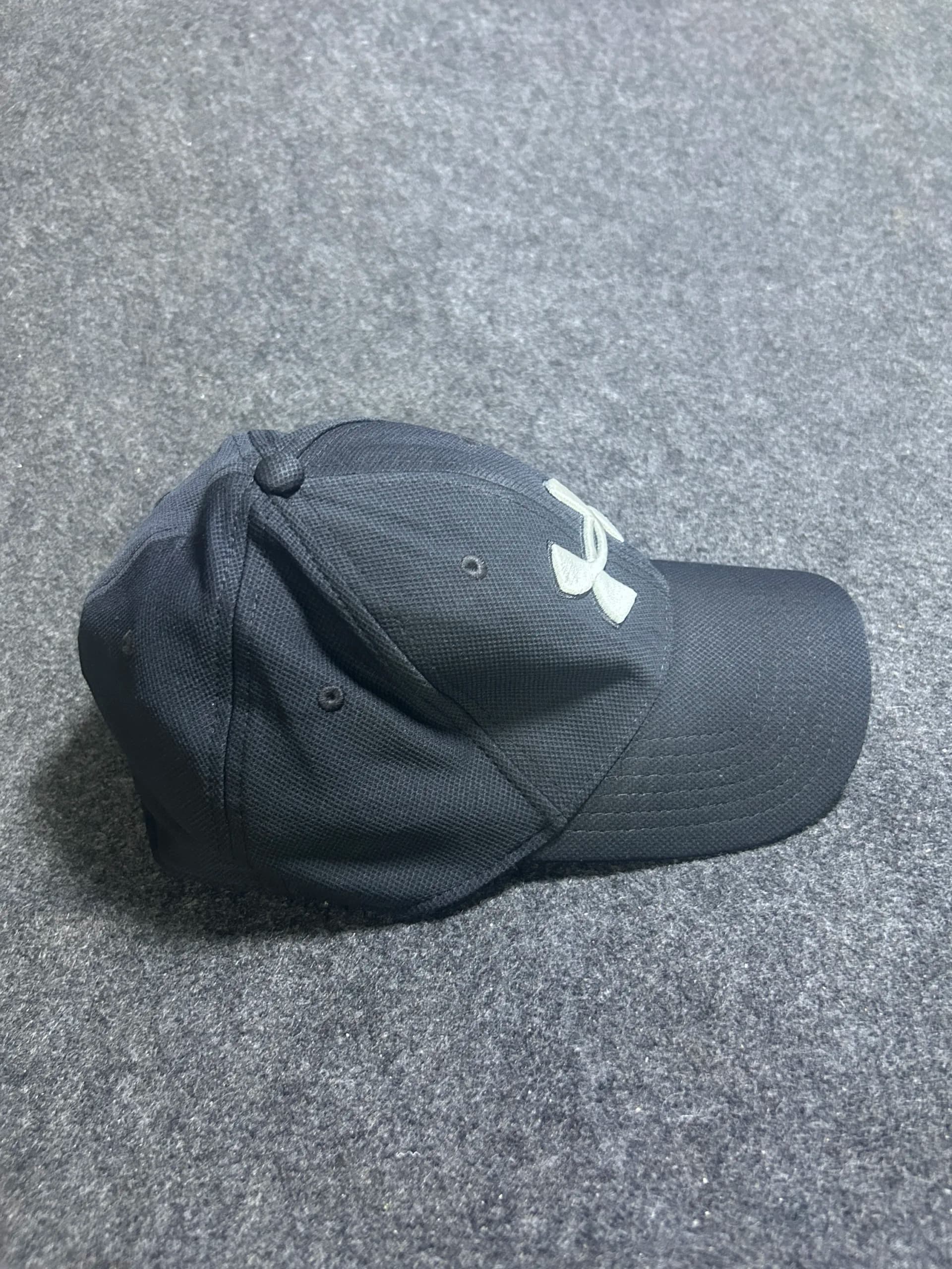 Under Armour thrift clothing India detail view