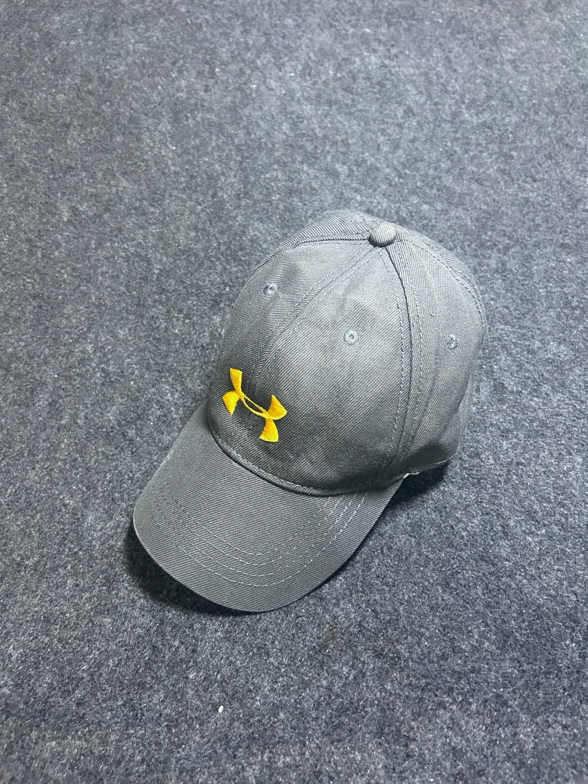 Under Armour thrift clothing India back view