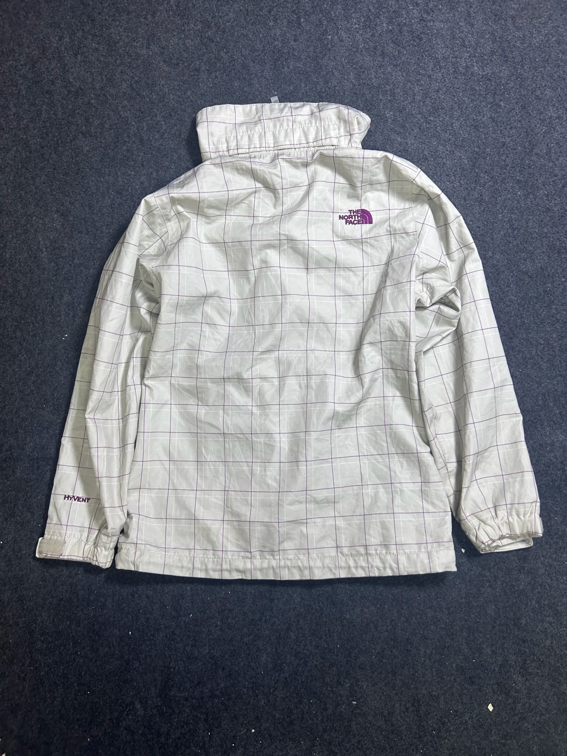 The North Face HyVent thrift waterproof jacket India detail view