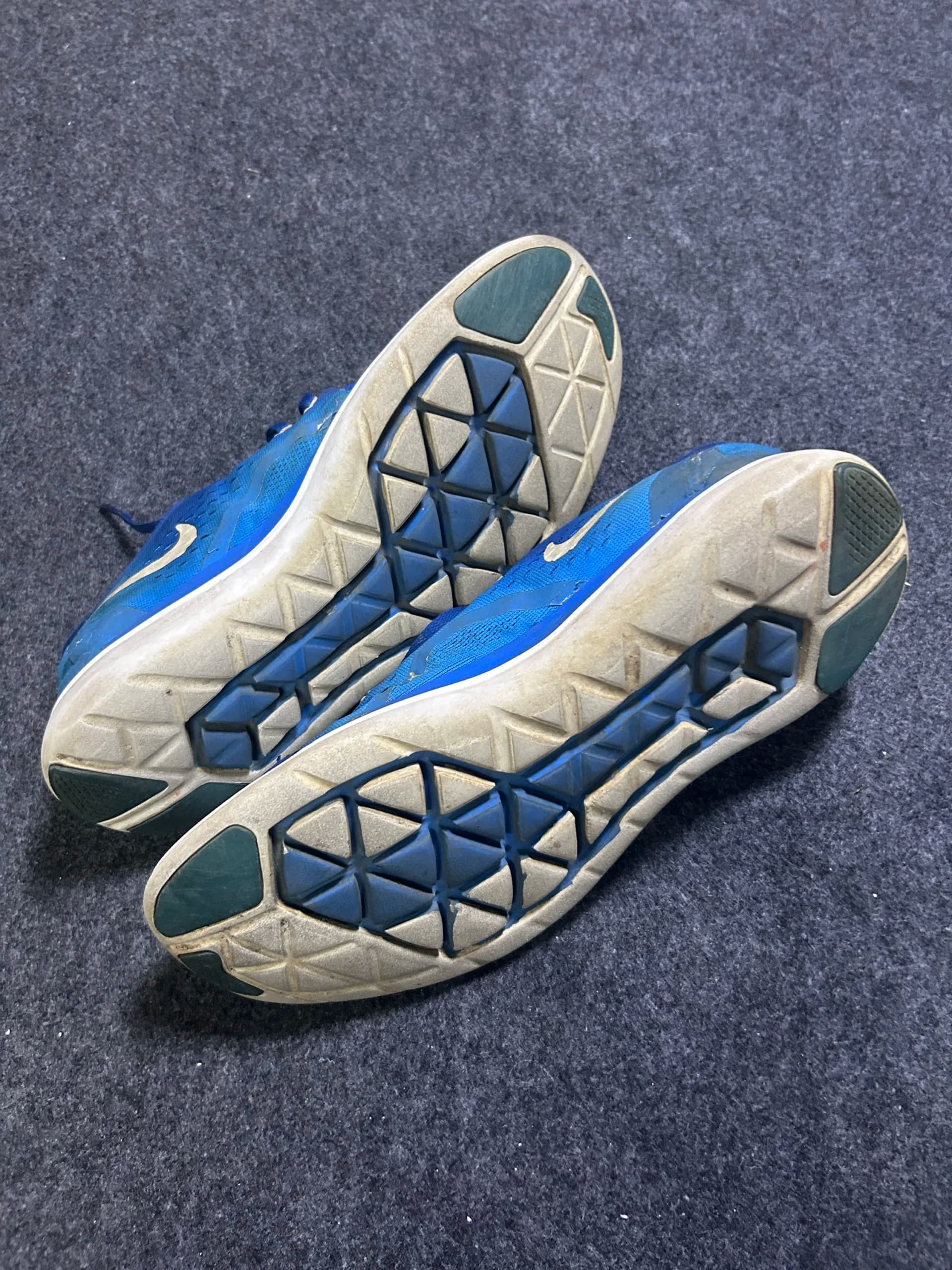 Nike thrift running shoes India detail view