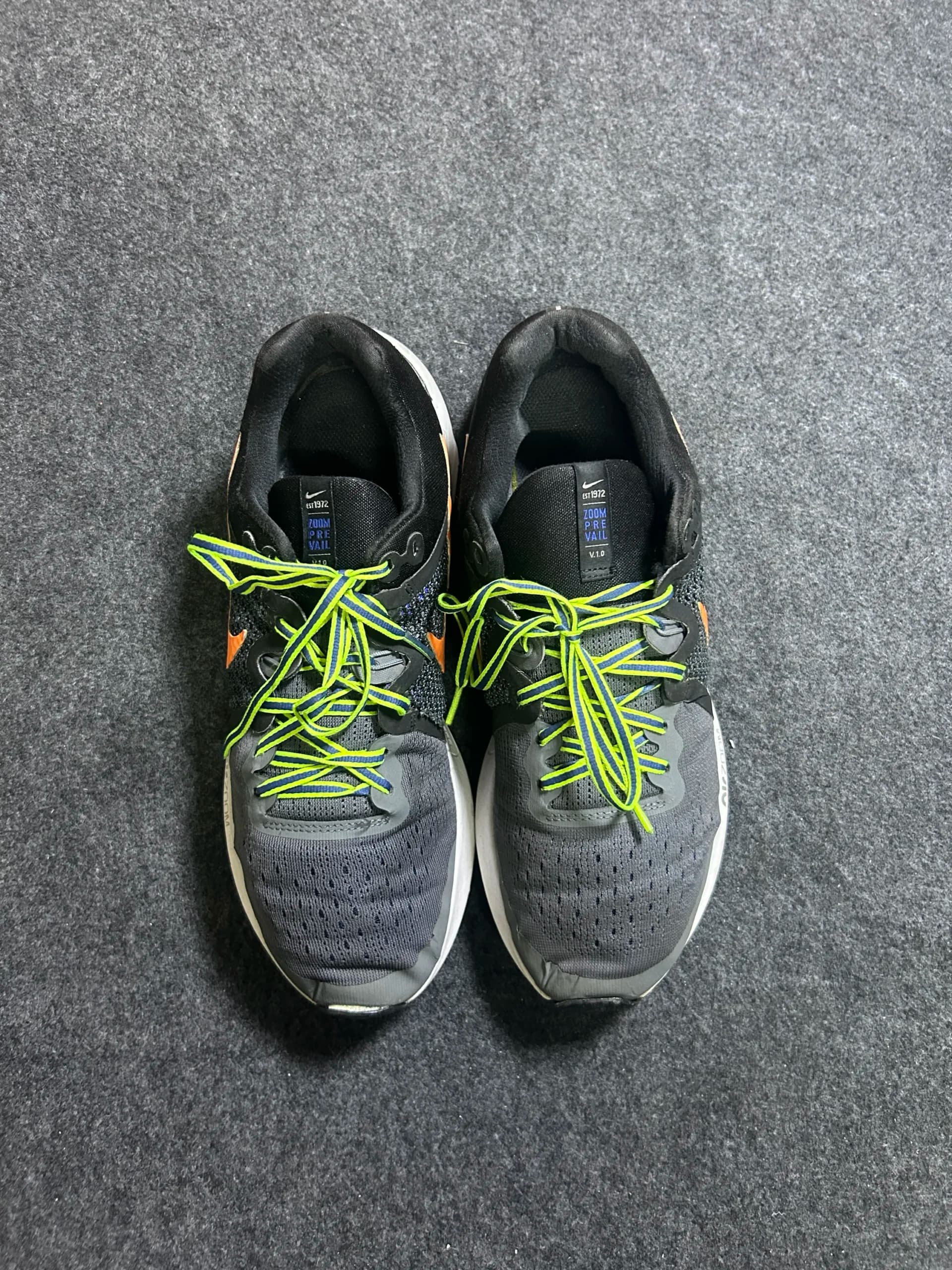 Nike thrift running shoes India close-up