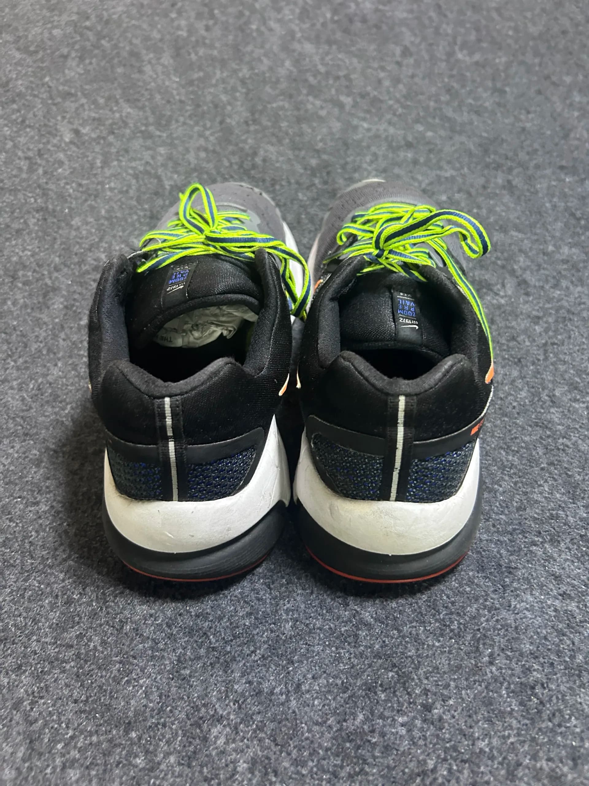 Nike thrift running shoes India detail view