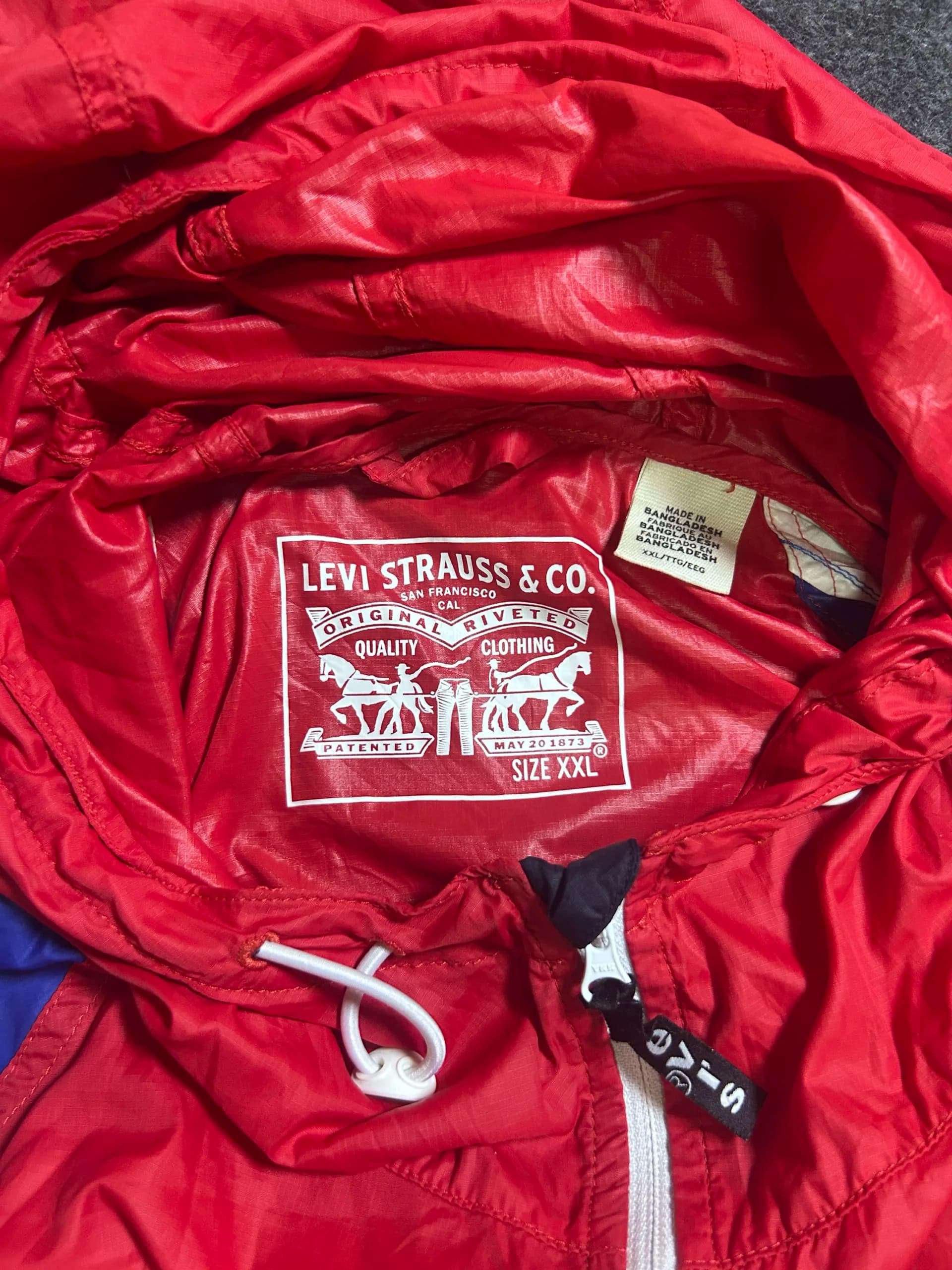 Branded thrift windbreaker jacket India detail view