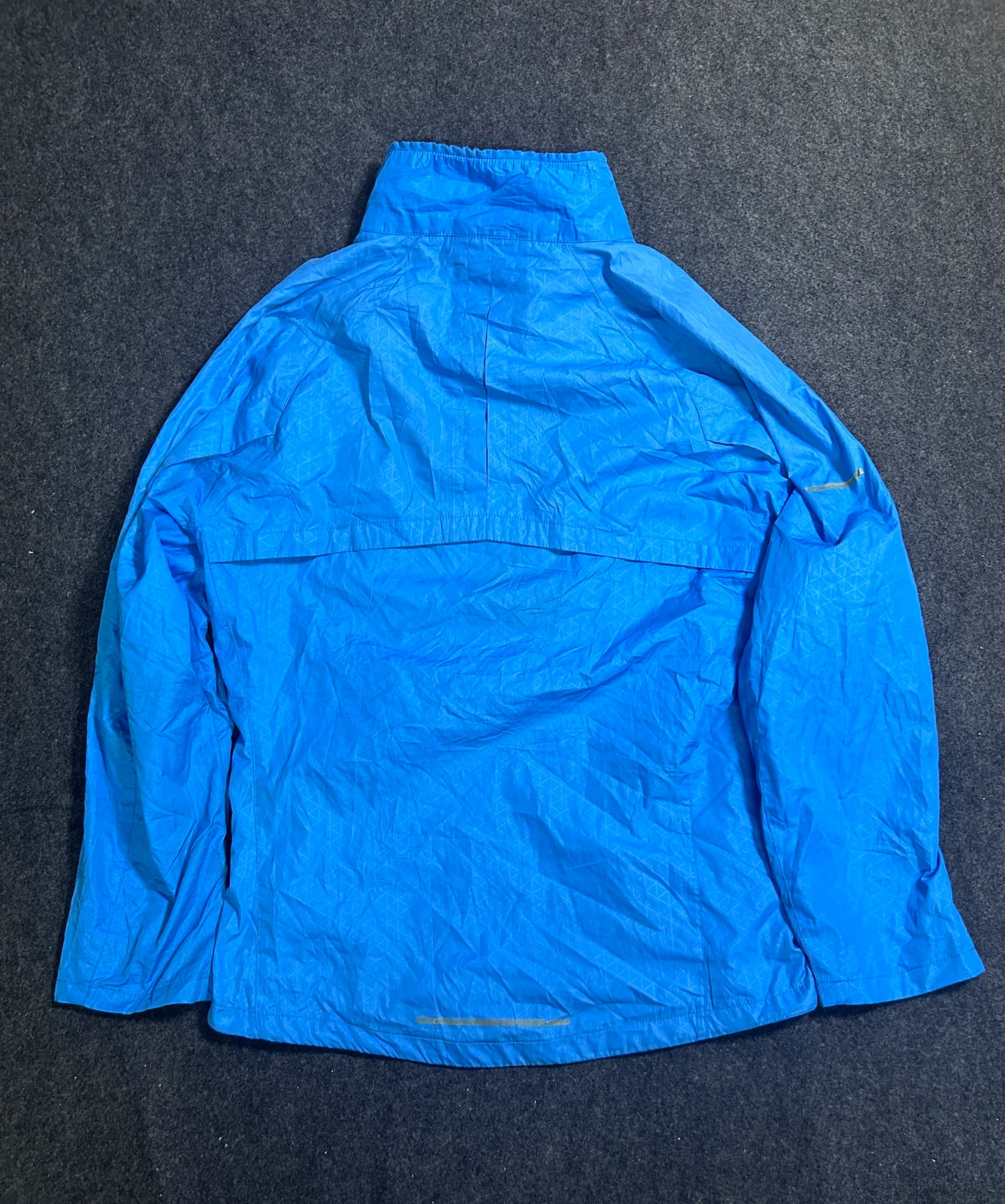 Nike thrift windbreaker jacket India detail view