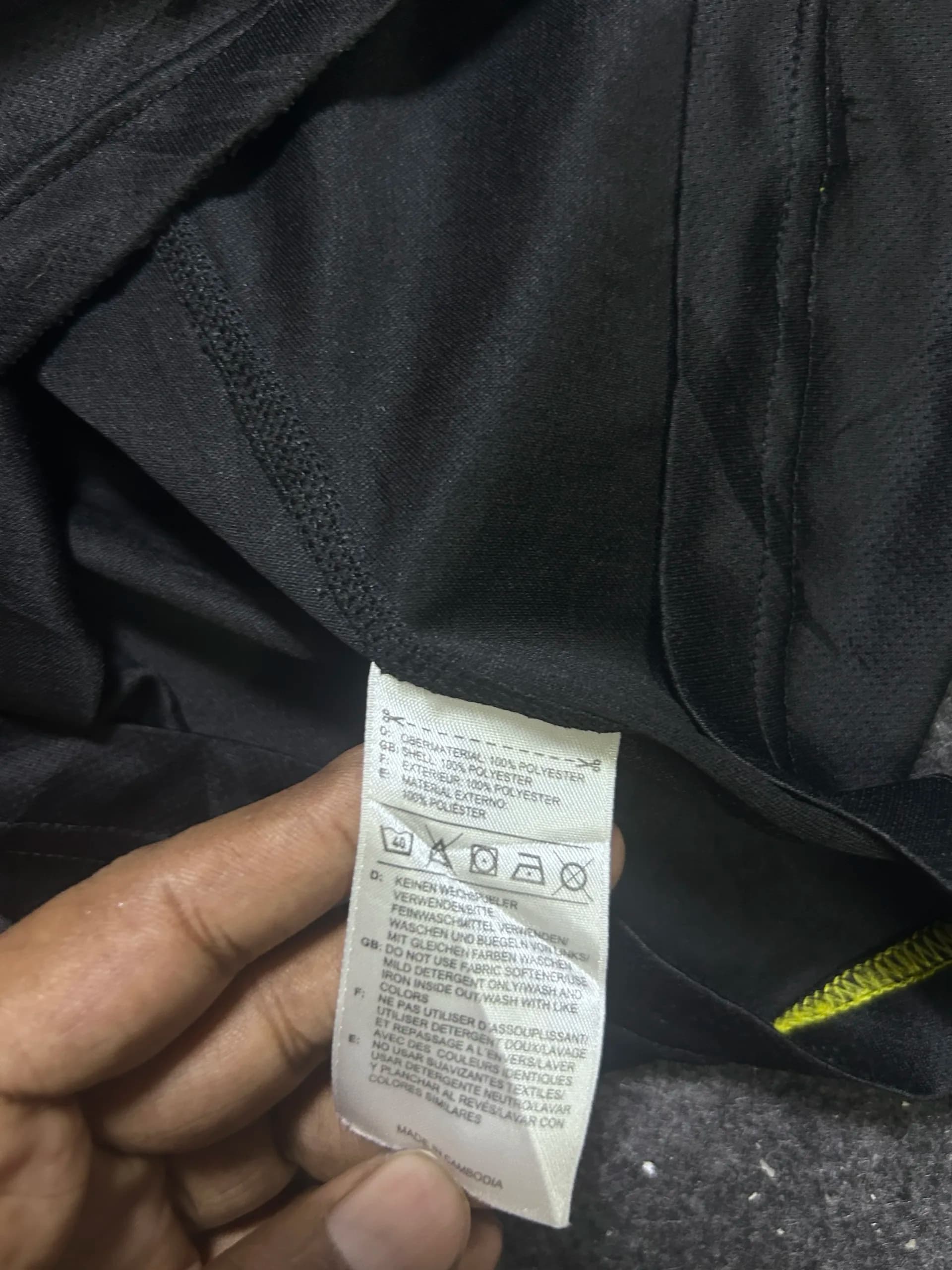Adidas Climacool thrift t-shirt India close-up