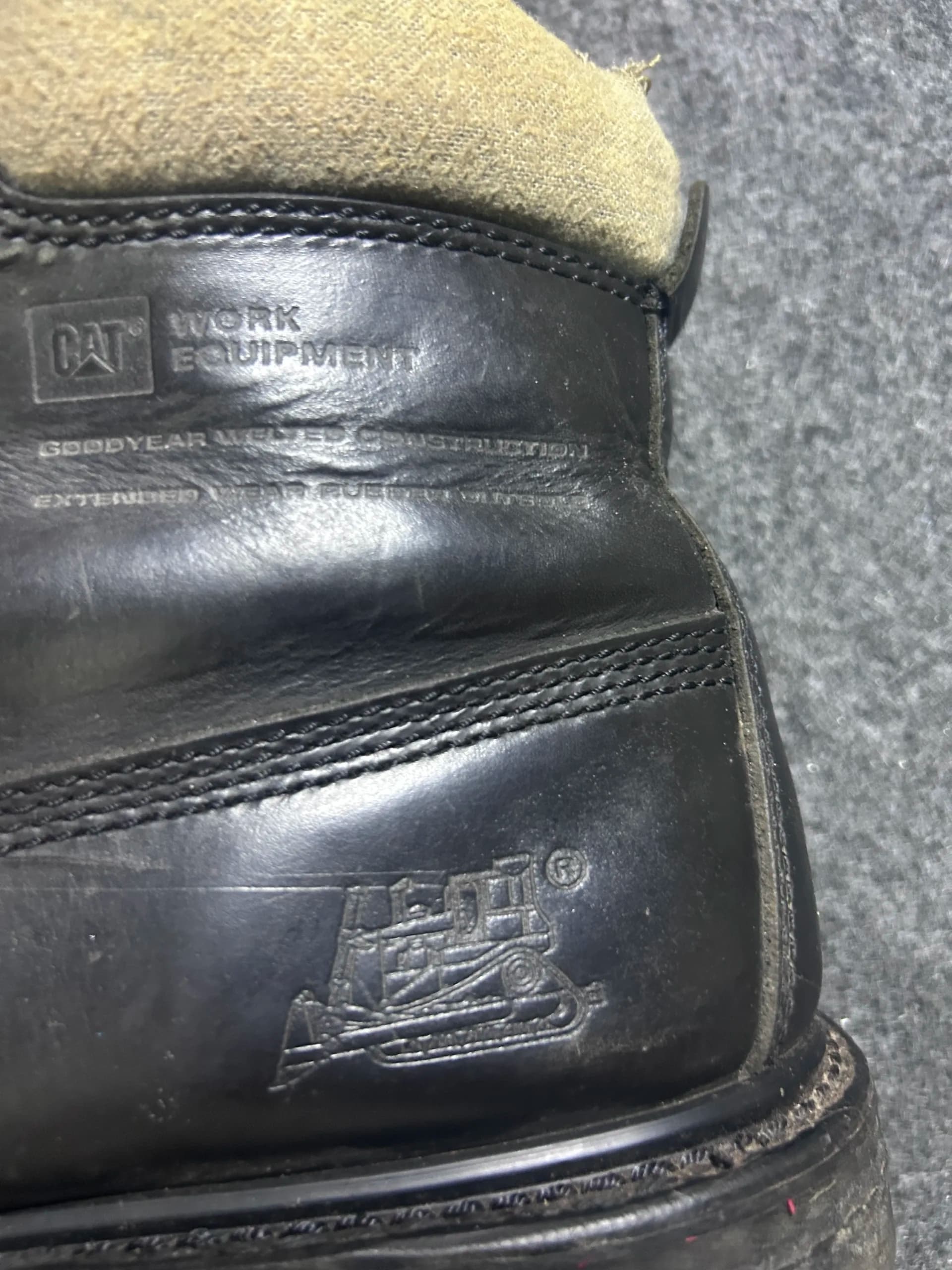 CAT Caterpillar Work Equipment Leather Boots Black | UK 8.5 EU 42.5 | Wide Width thrift clothing India detail view