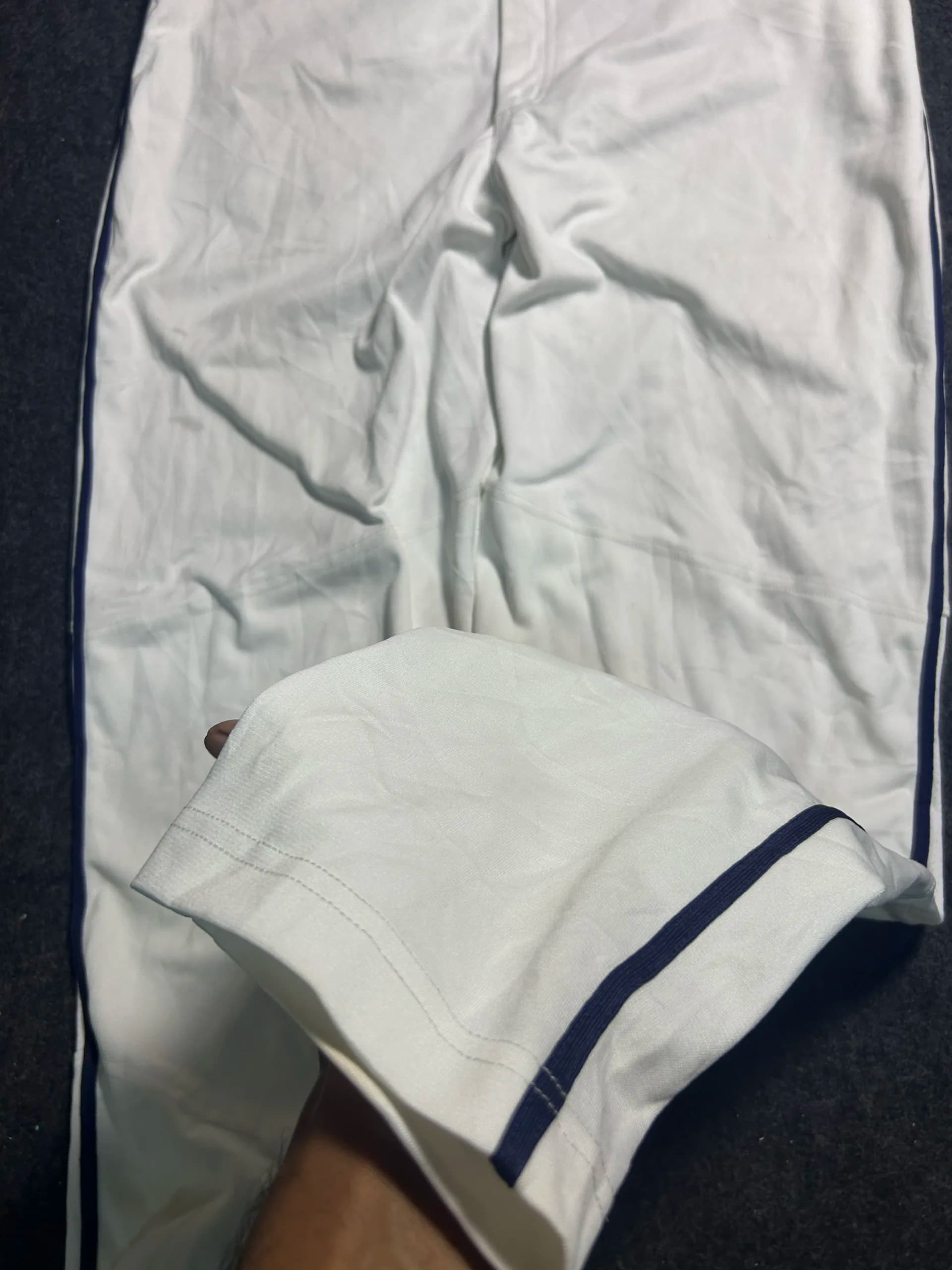 Nike thrift pants India detail view