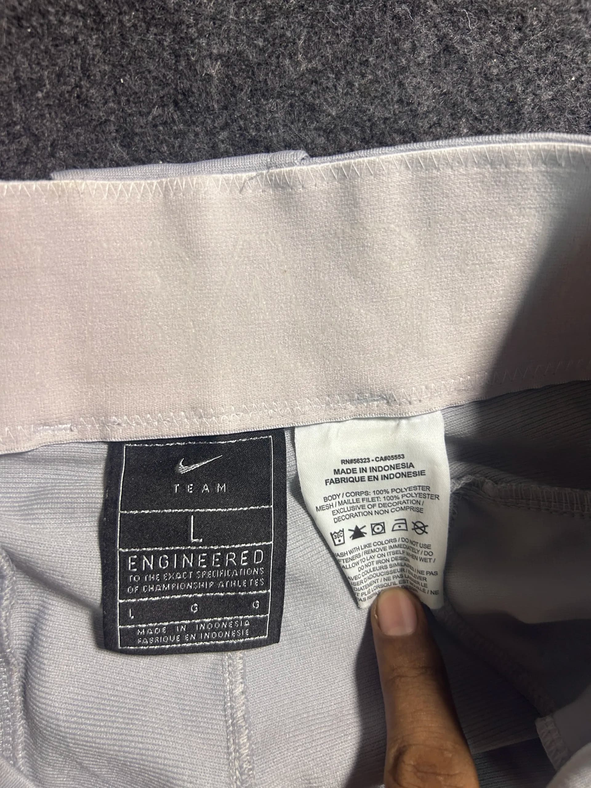 Nike thrift pants India detail view