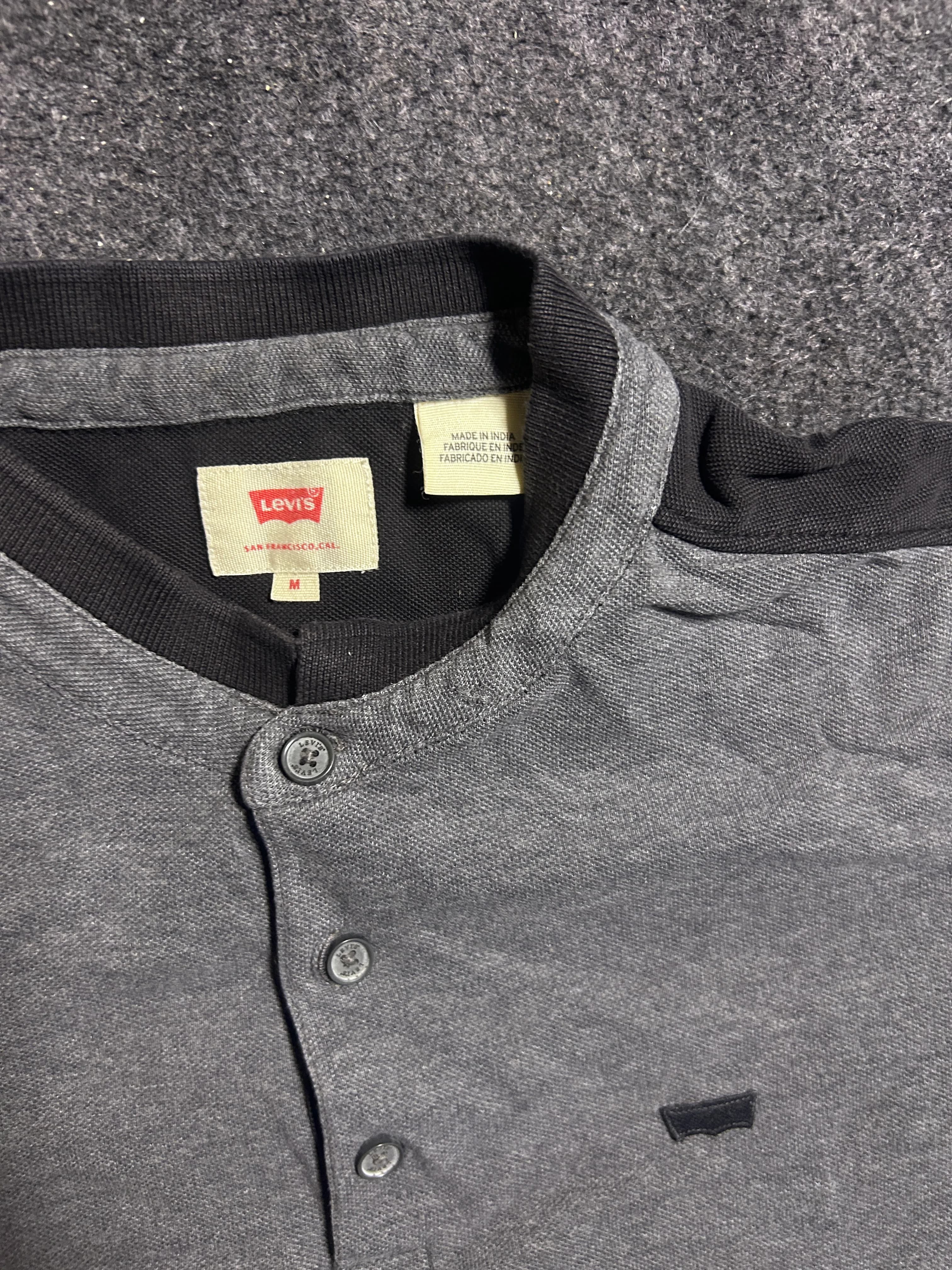 Levi’s Grey Polo T-Shirt – Contrast Collar & Shoulder Detail | M