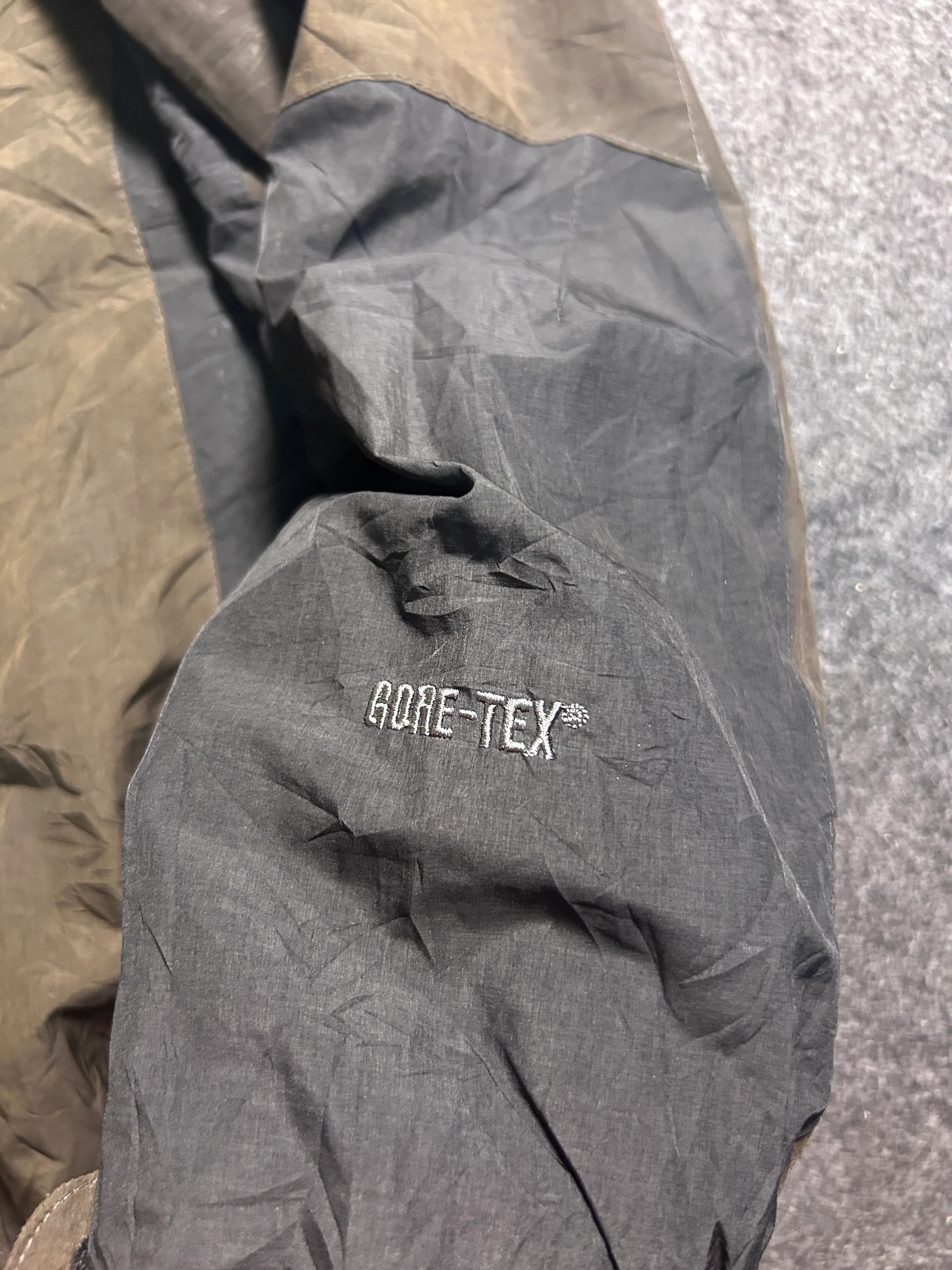 The North Face GORE-TEX thrift windbreaker jacket India back view