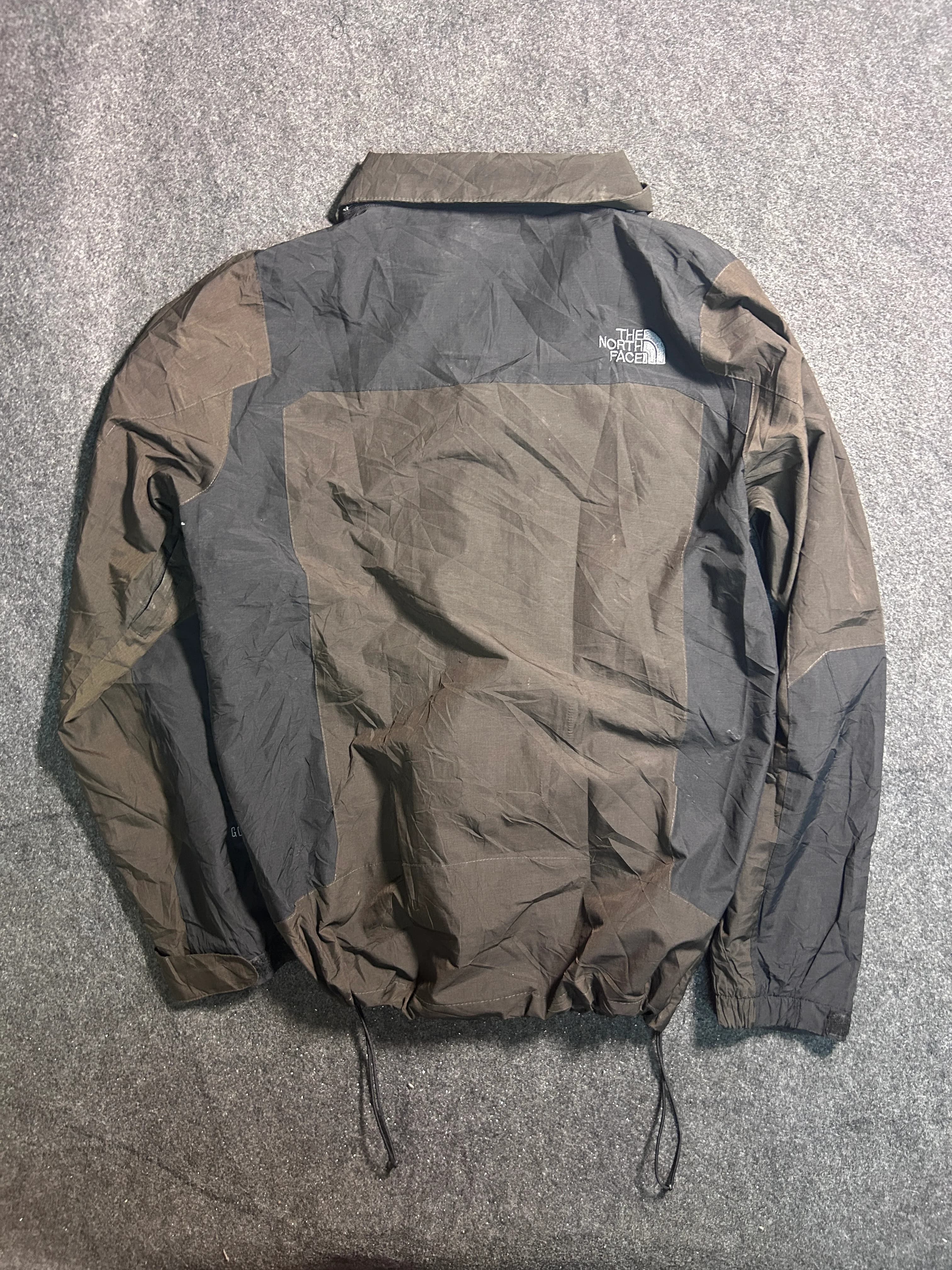 The North Face GORE-TEX thrift windbreaker jacket India close-up