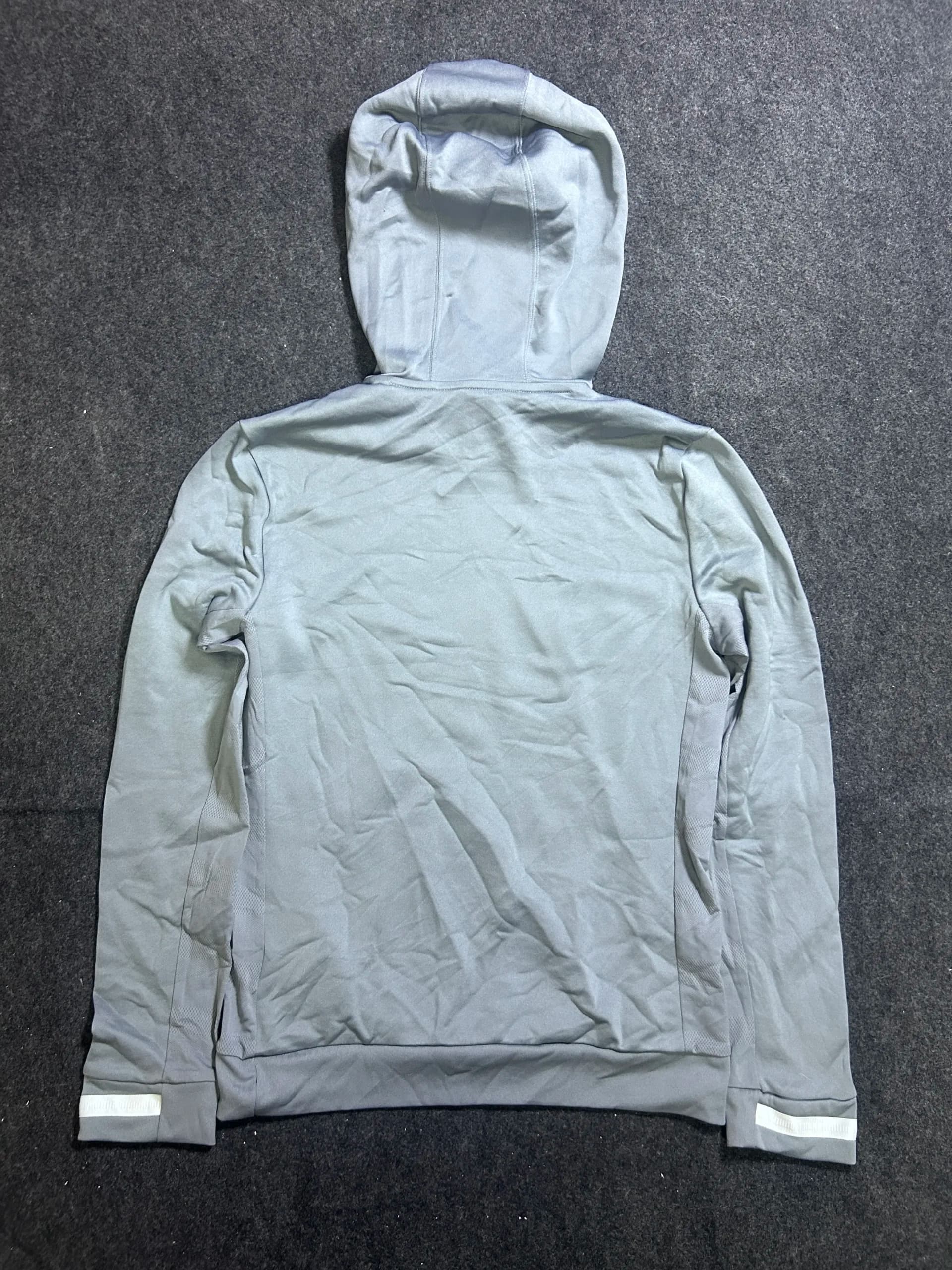 Adidas Climalite thrift hoodie India detail view