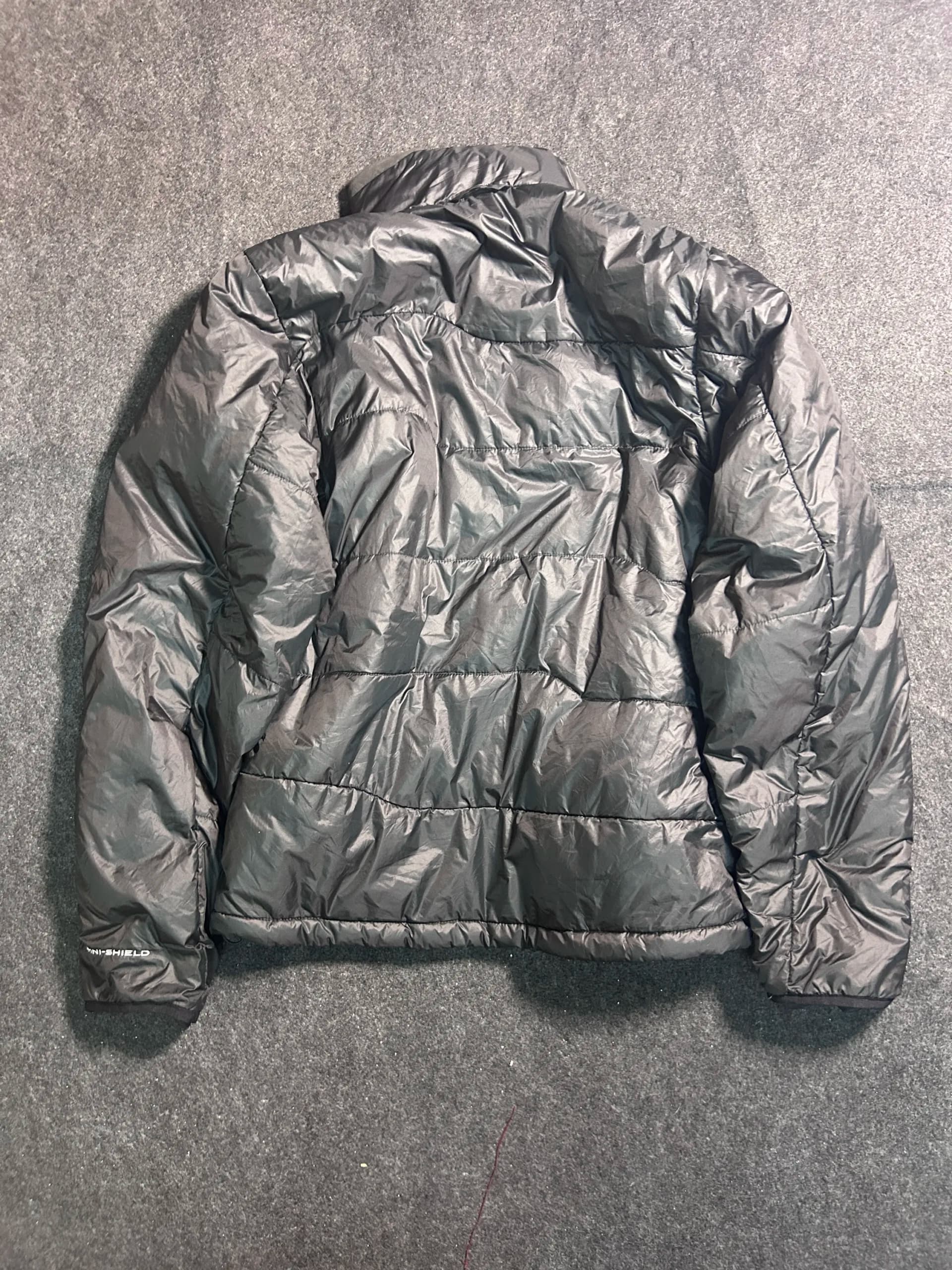 Columbia Omni-Tech thrift puffer jacket India close-up