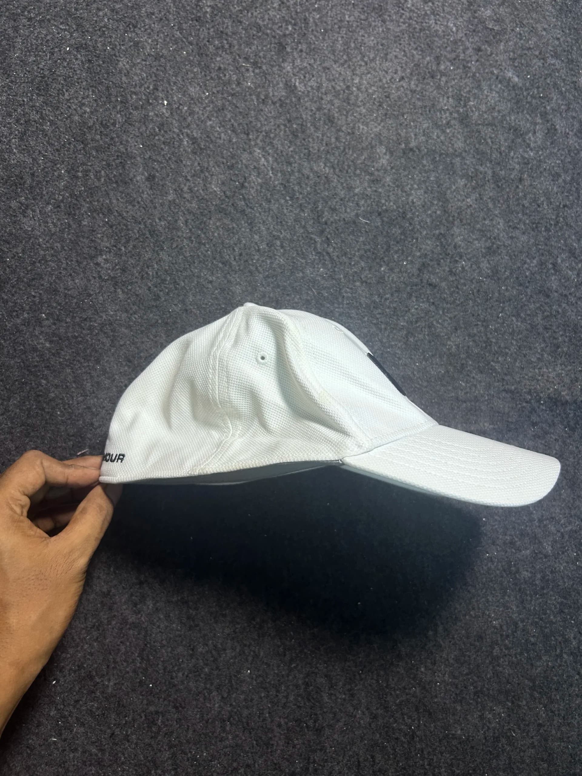 Under Armour thrift clothing India detail view