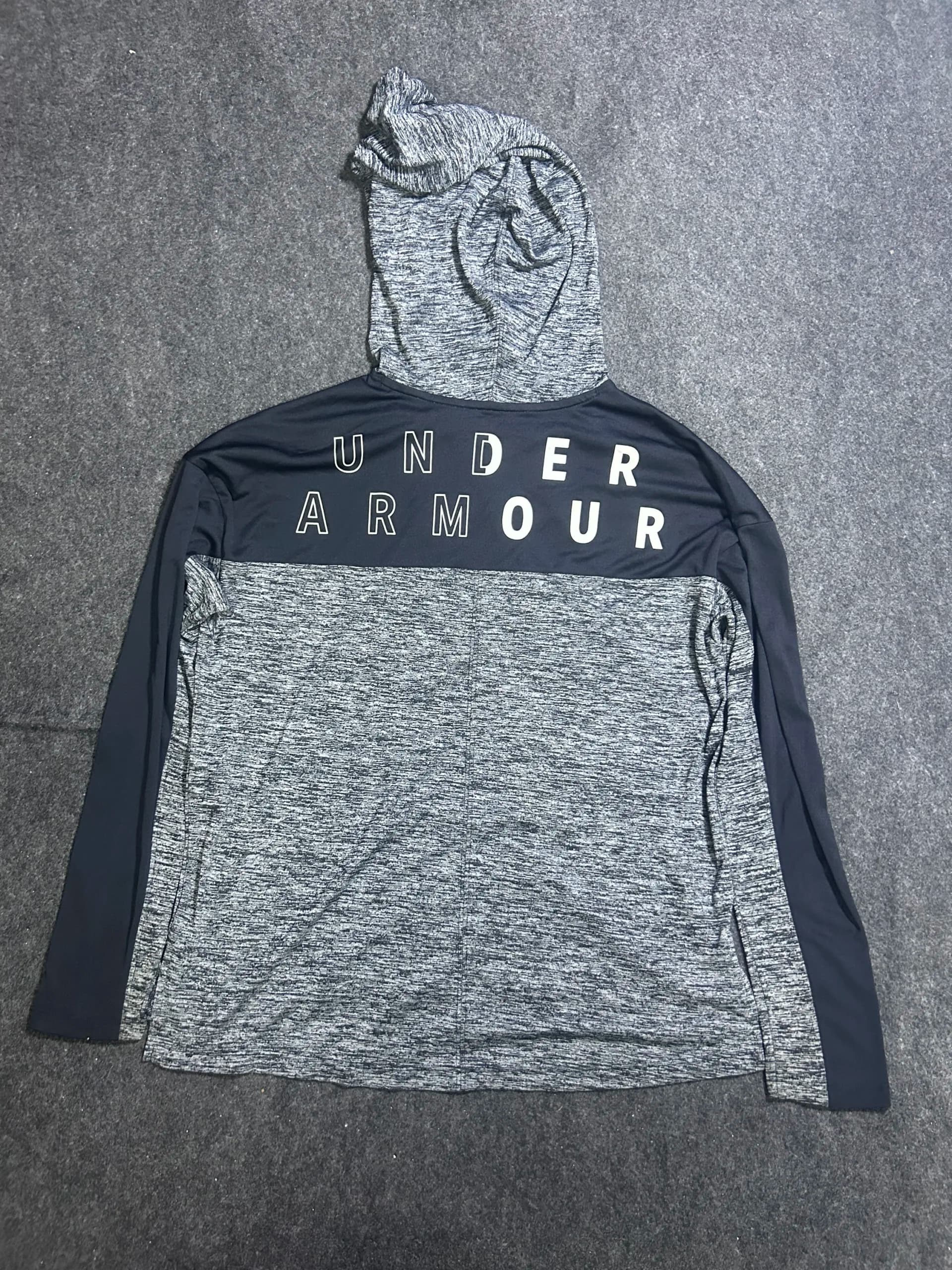 Under Armour HeatGear thrift hoodie India close-up