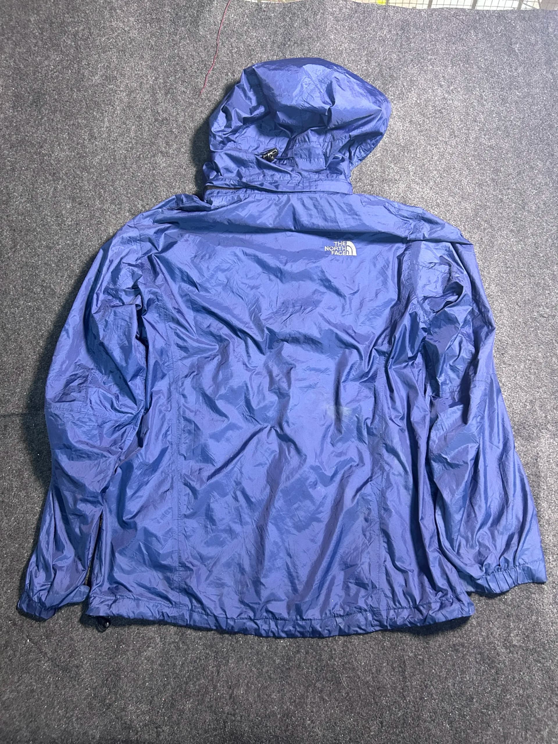 The North Face GORE-TEX thrift windbreaker jacket India detail view