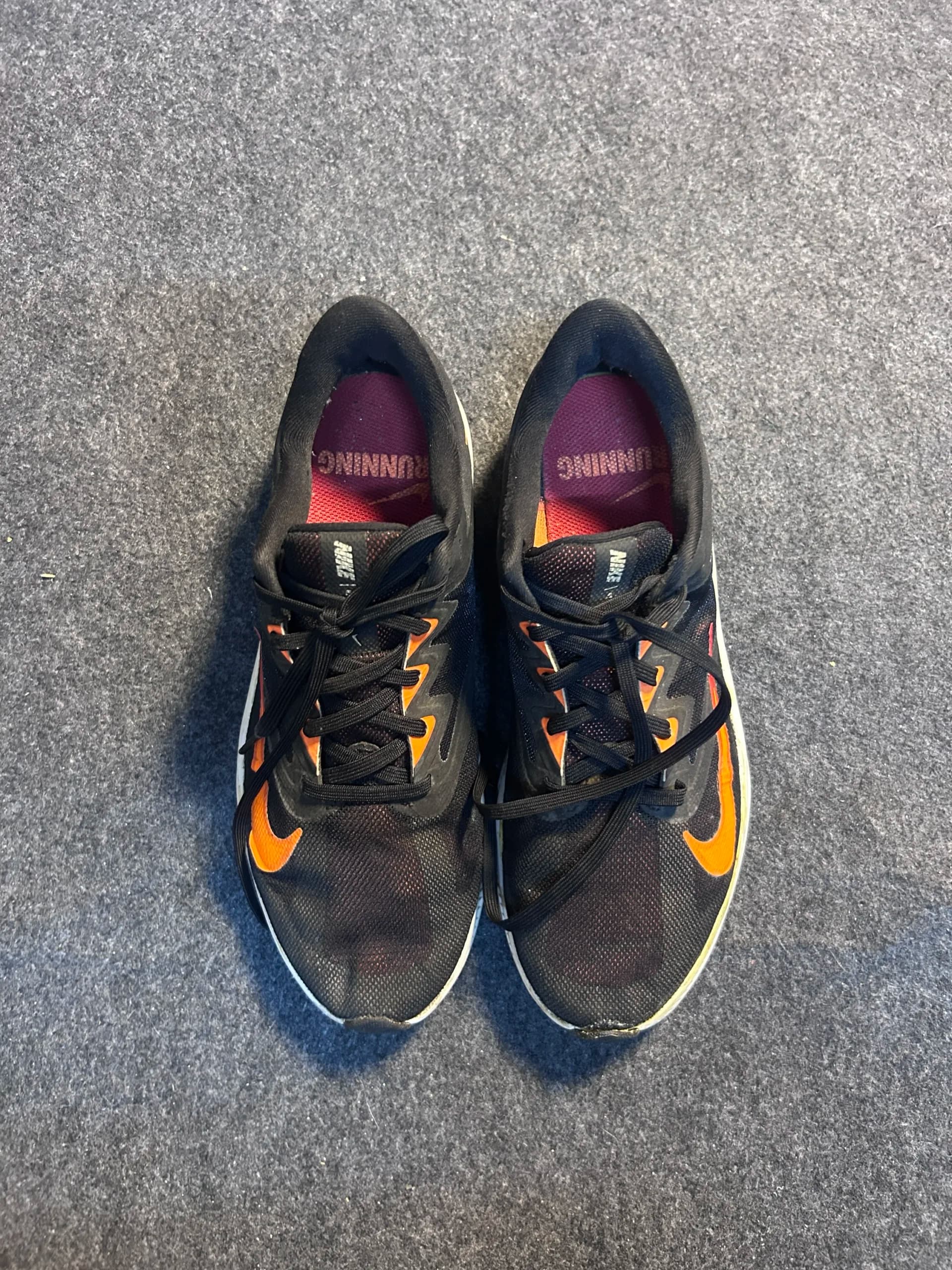 Nike thrift running shoes India detail view