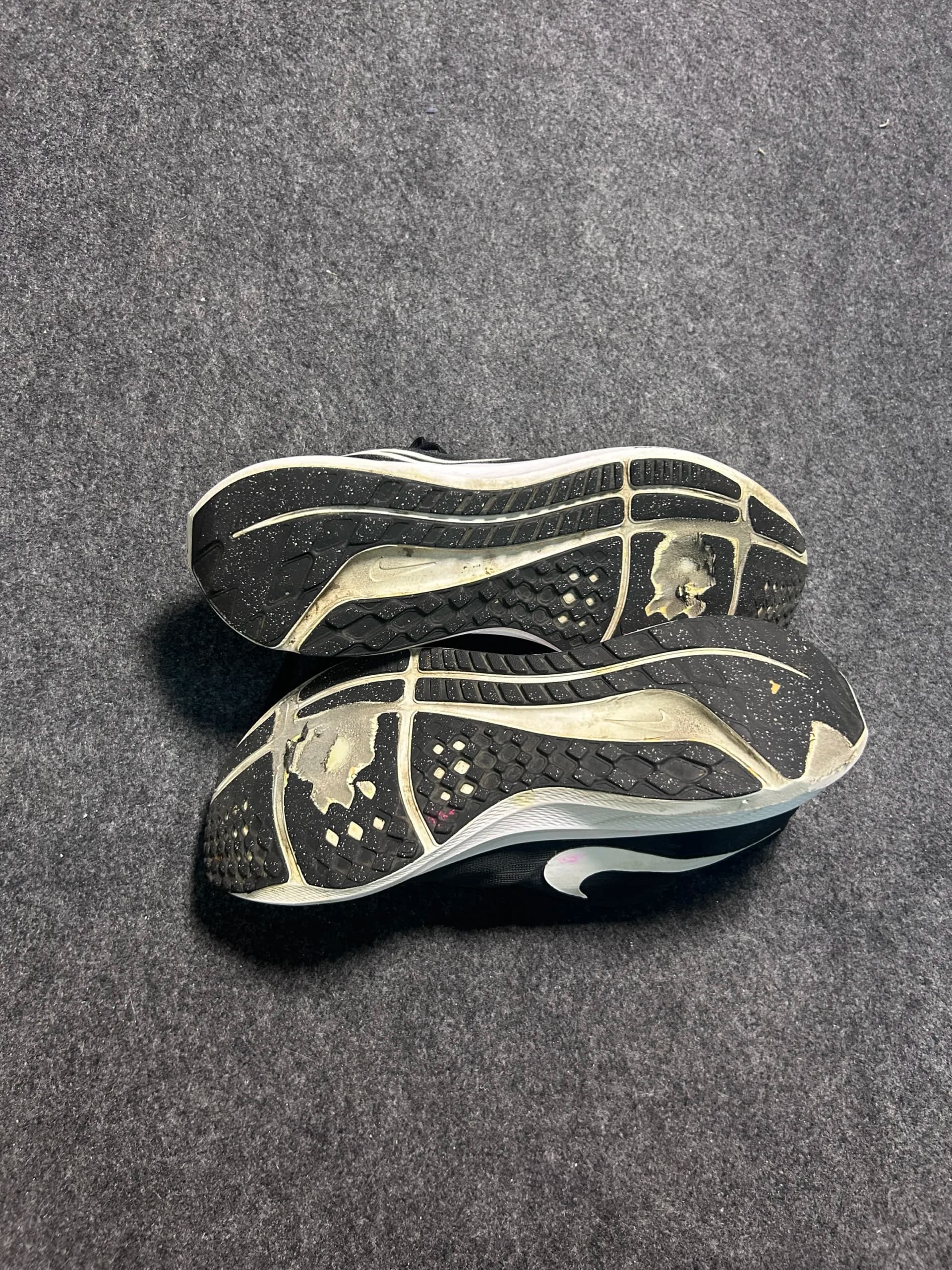 Nike thrift running shoes India close-up