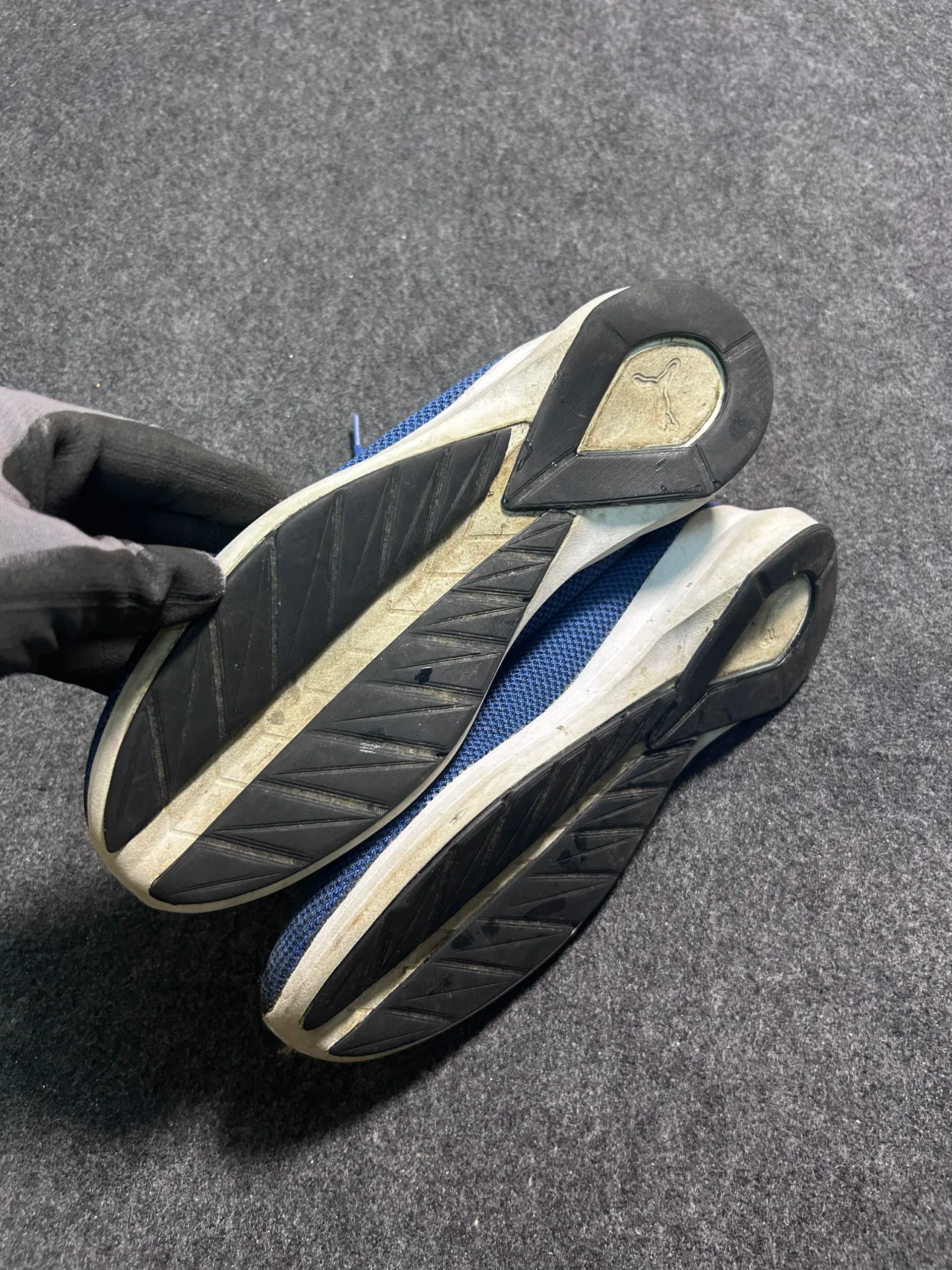 Nike thrift running shoes India close-up