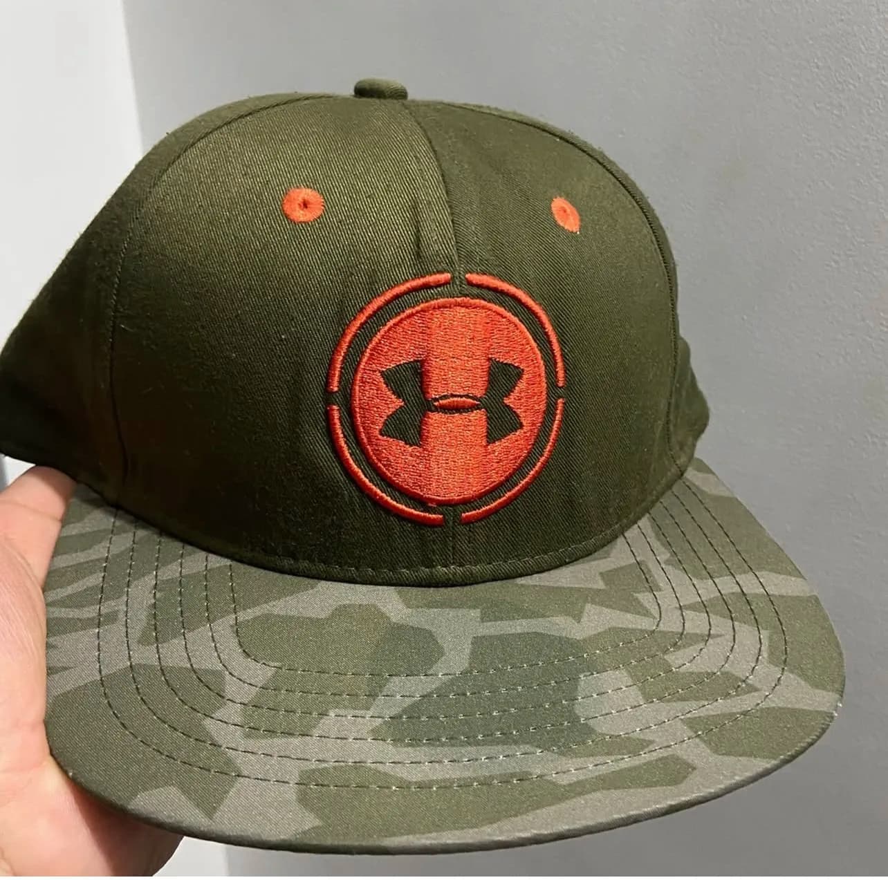Under Armour thrift clothing India detail view