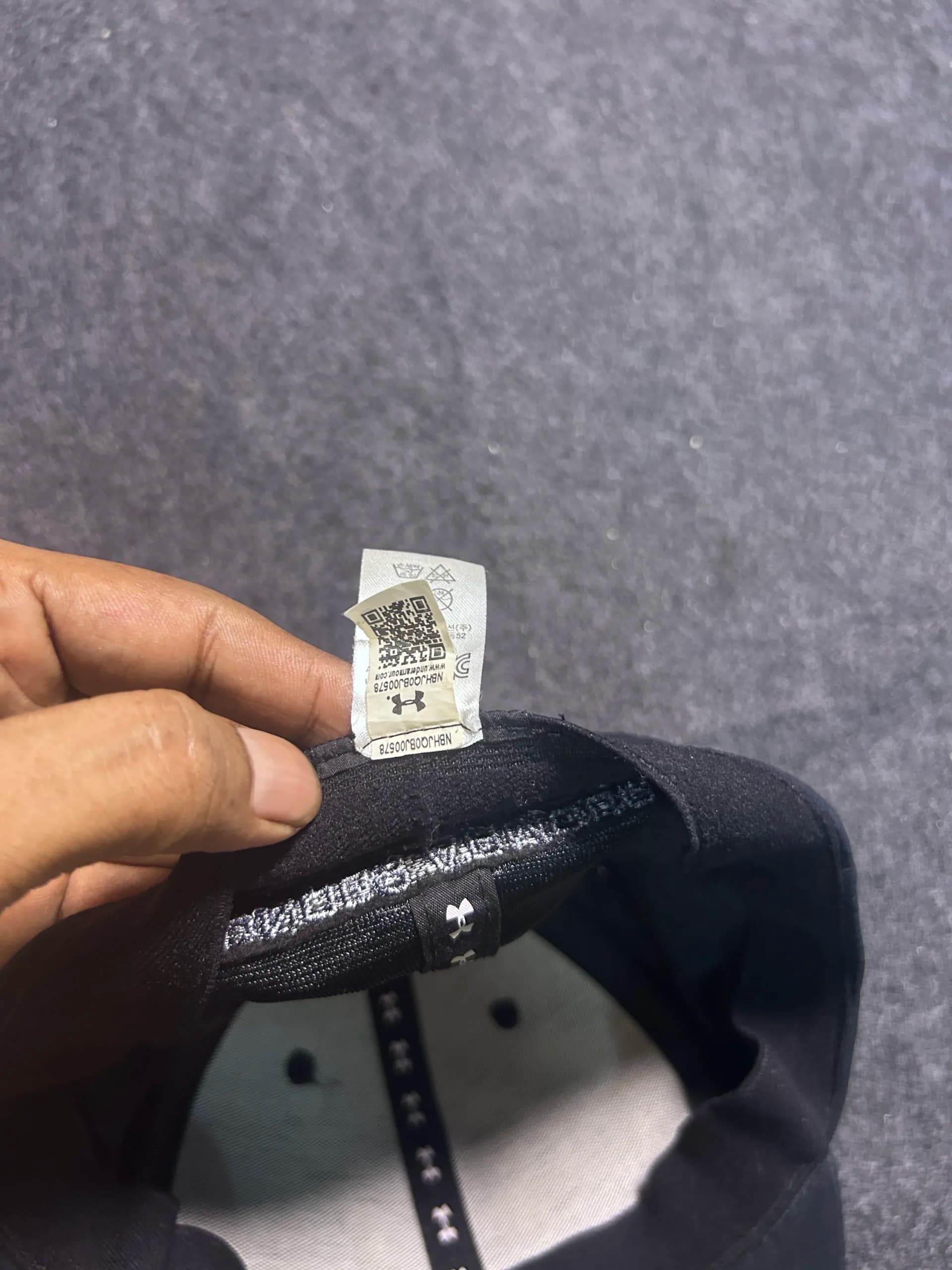 Under Armour thrift clothing India close-up