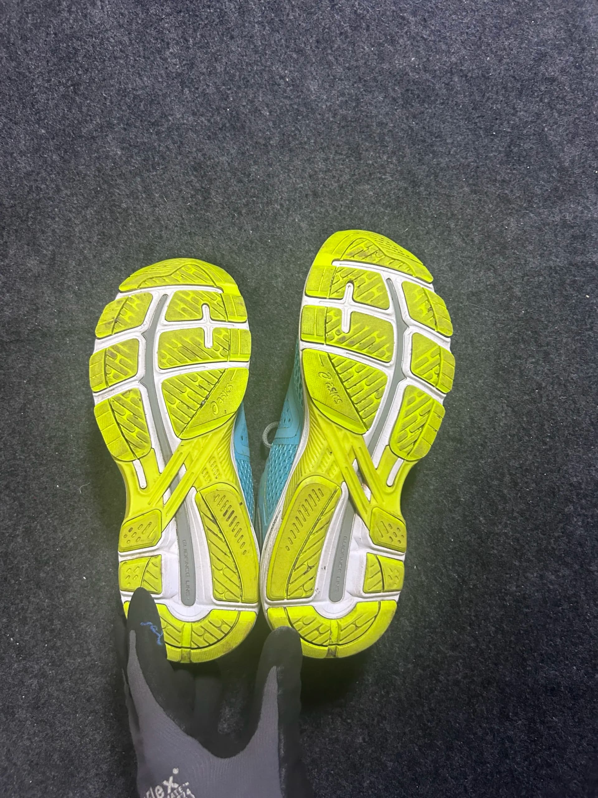 Branded thrift running shoes India close-up