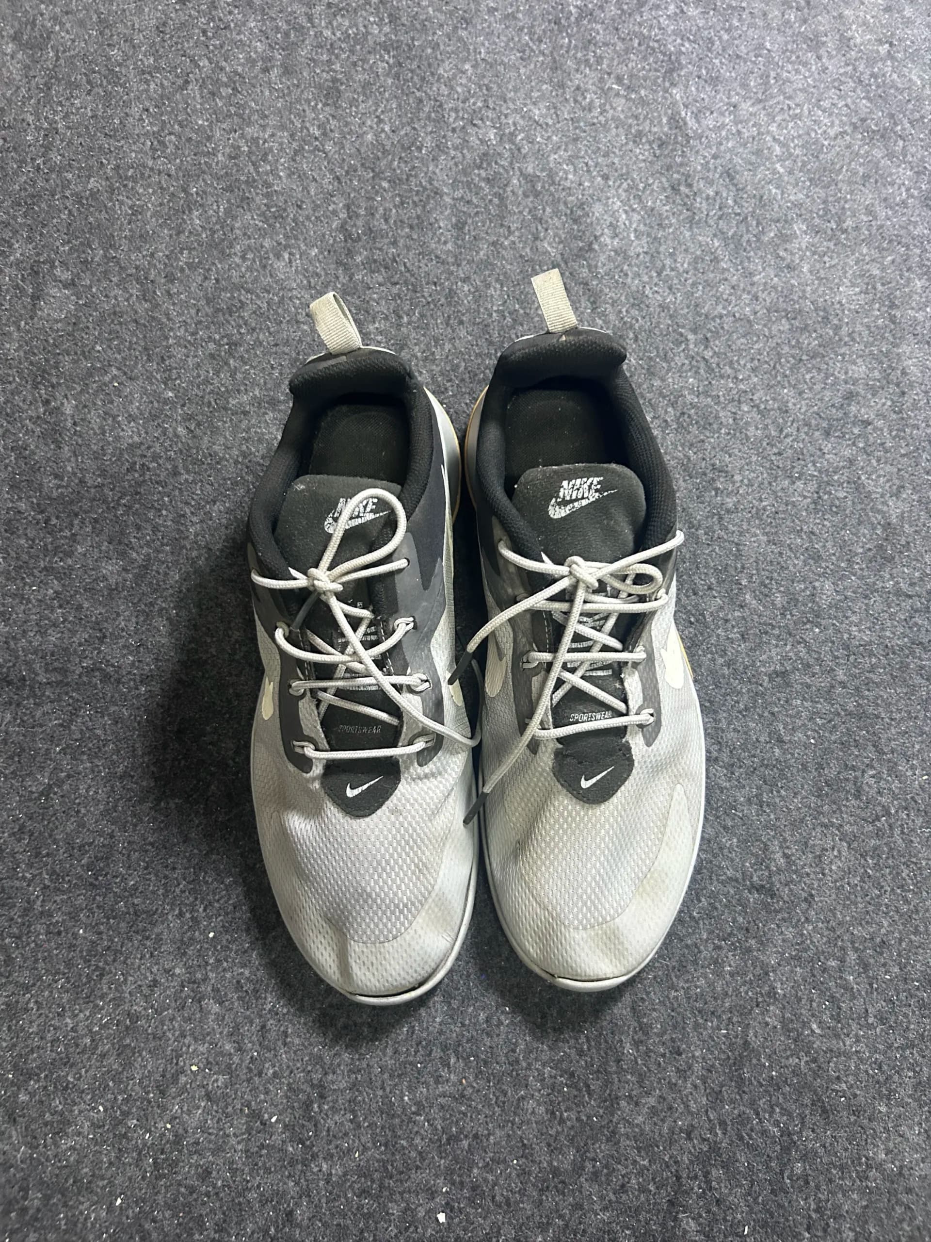 Nike thrift sneakers India detail view
