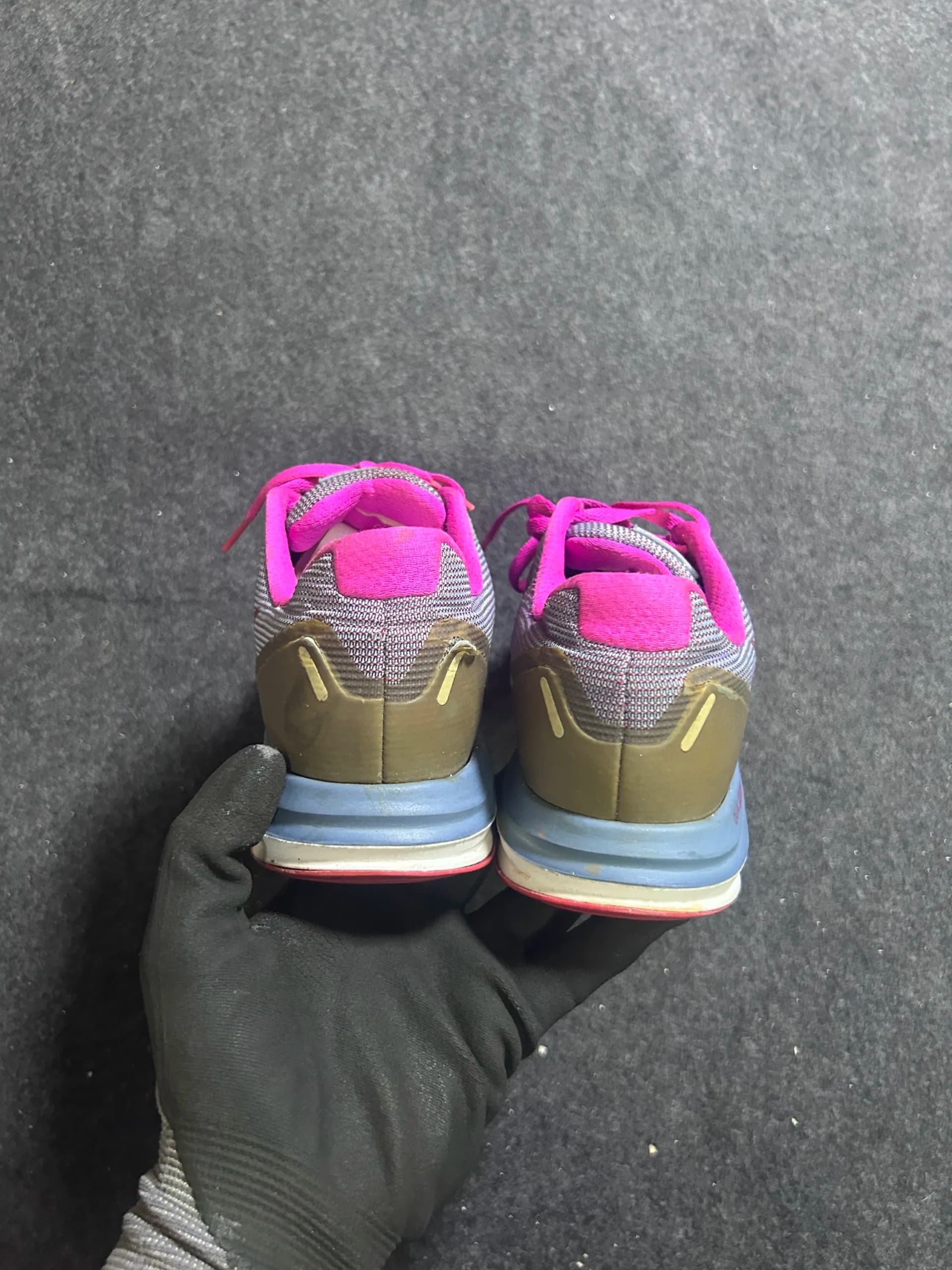 Nike thrift running shoes India detail view