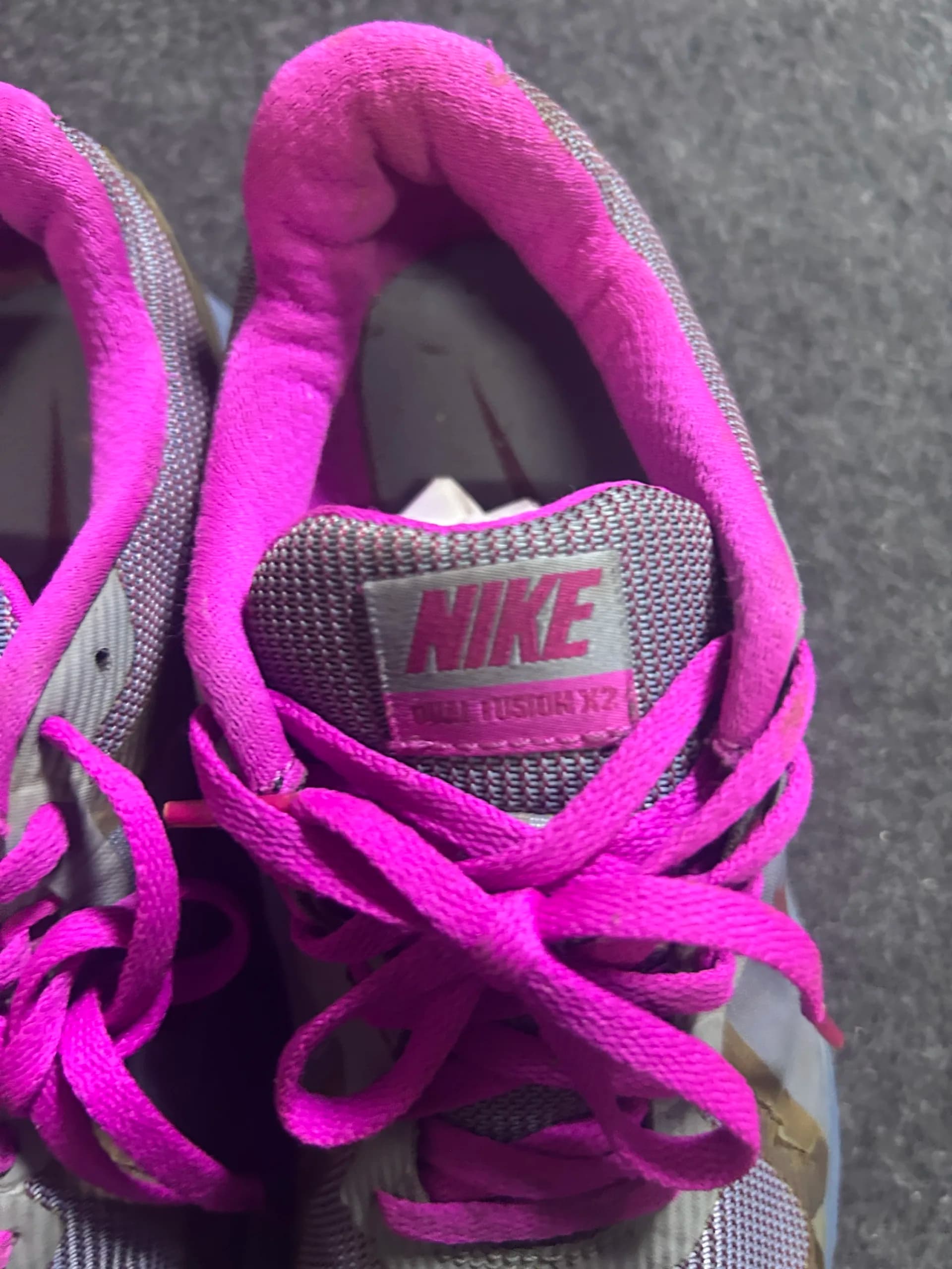 Nike thrift running shoes India close-up