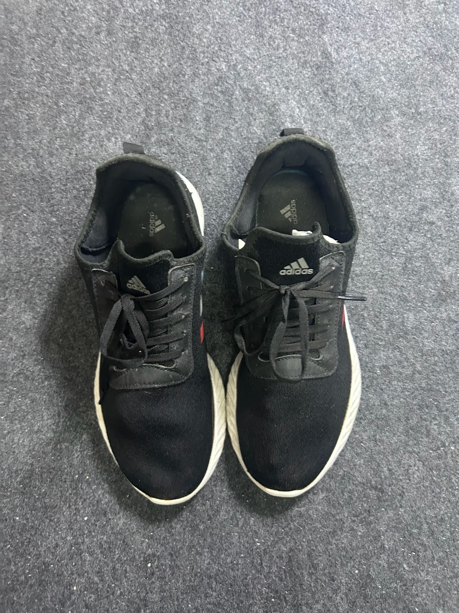 Adidas thrift running shoes India detail view