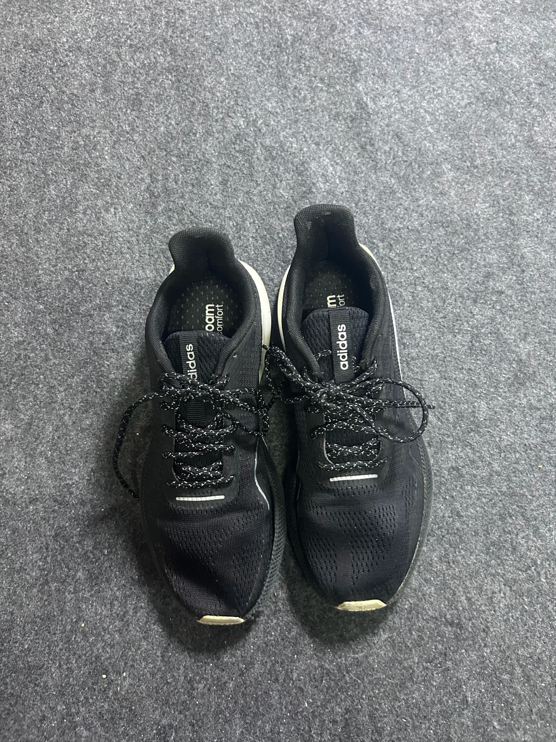 Adidas thrift running shoes India detail view