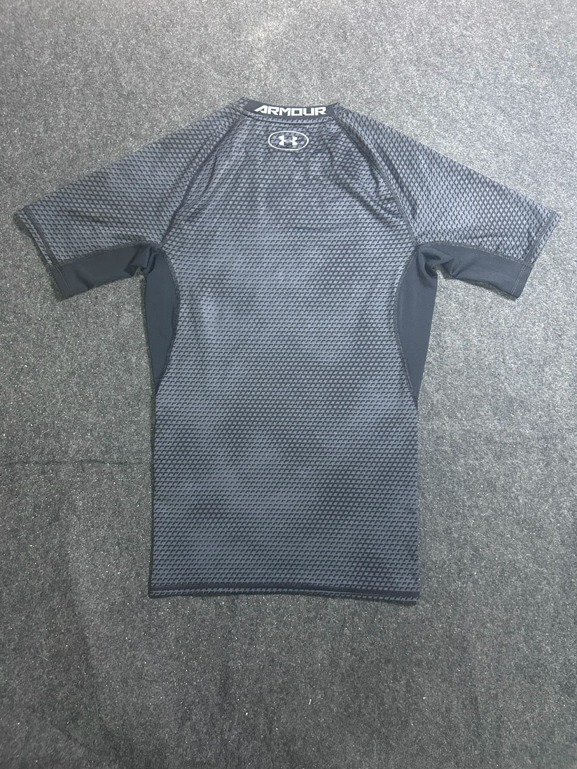 Under Armour HeatGear thrift compression wear India detail view