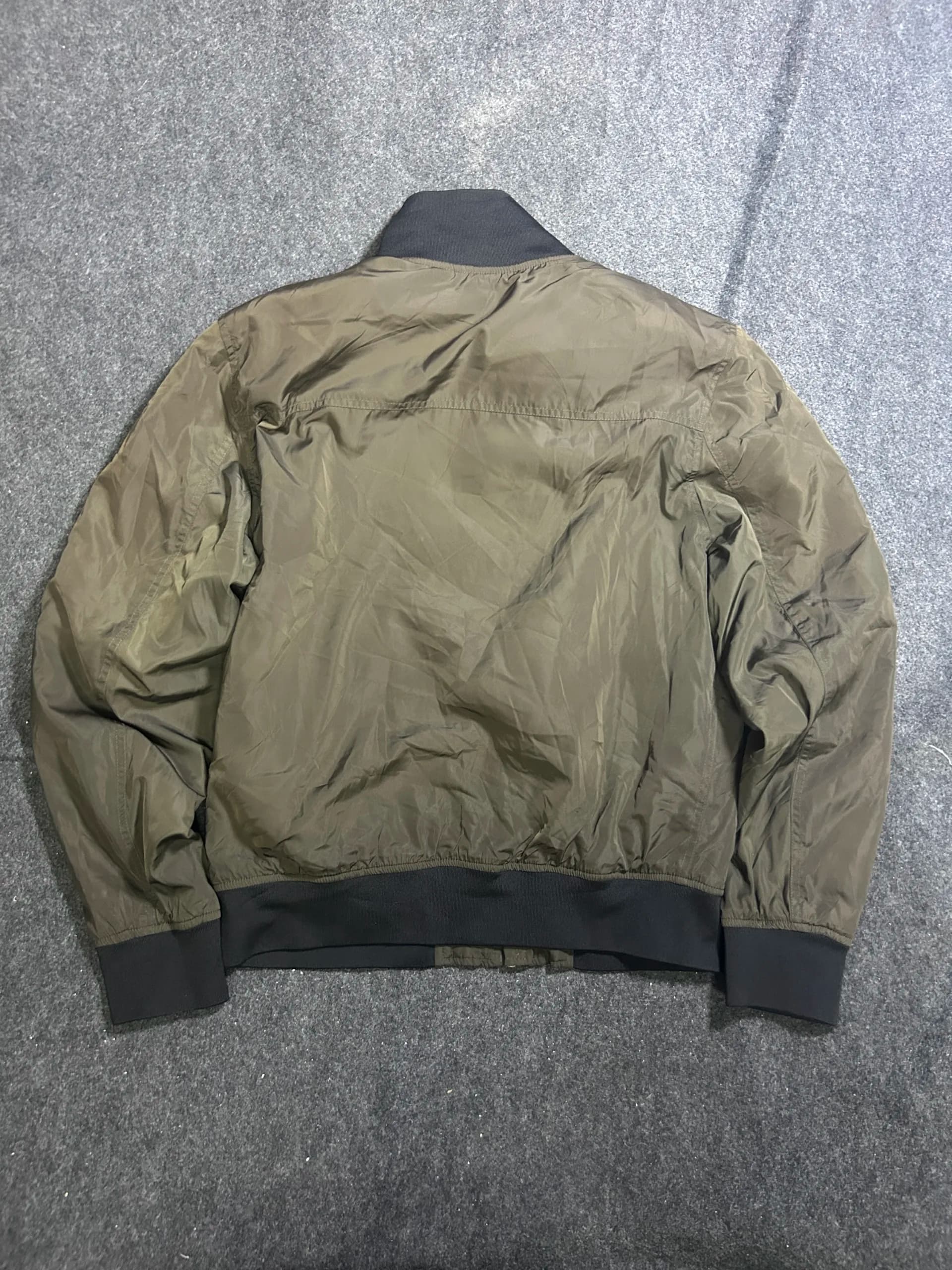 Zara thrift bomber jacket India detail view
