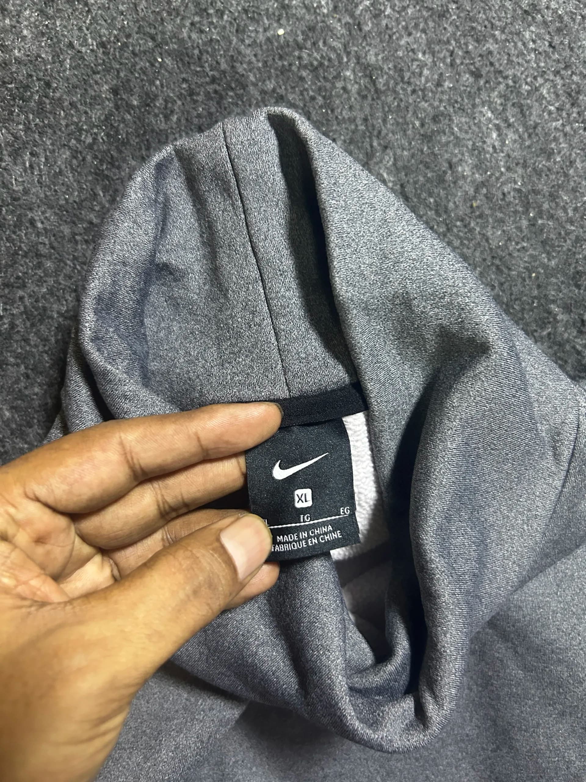 Nike thrift fleece jacket India close-up