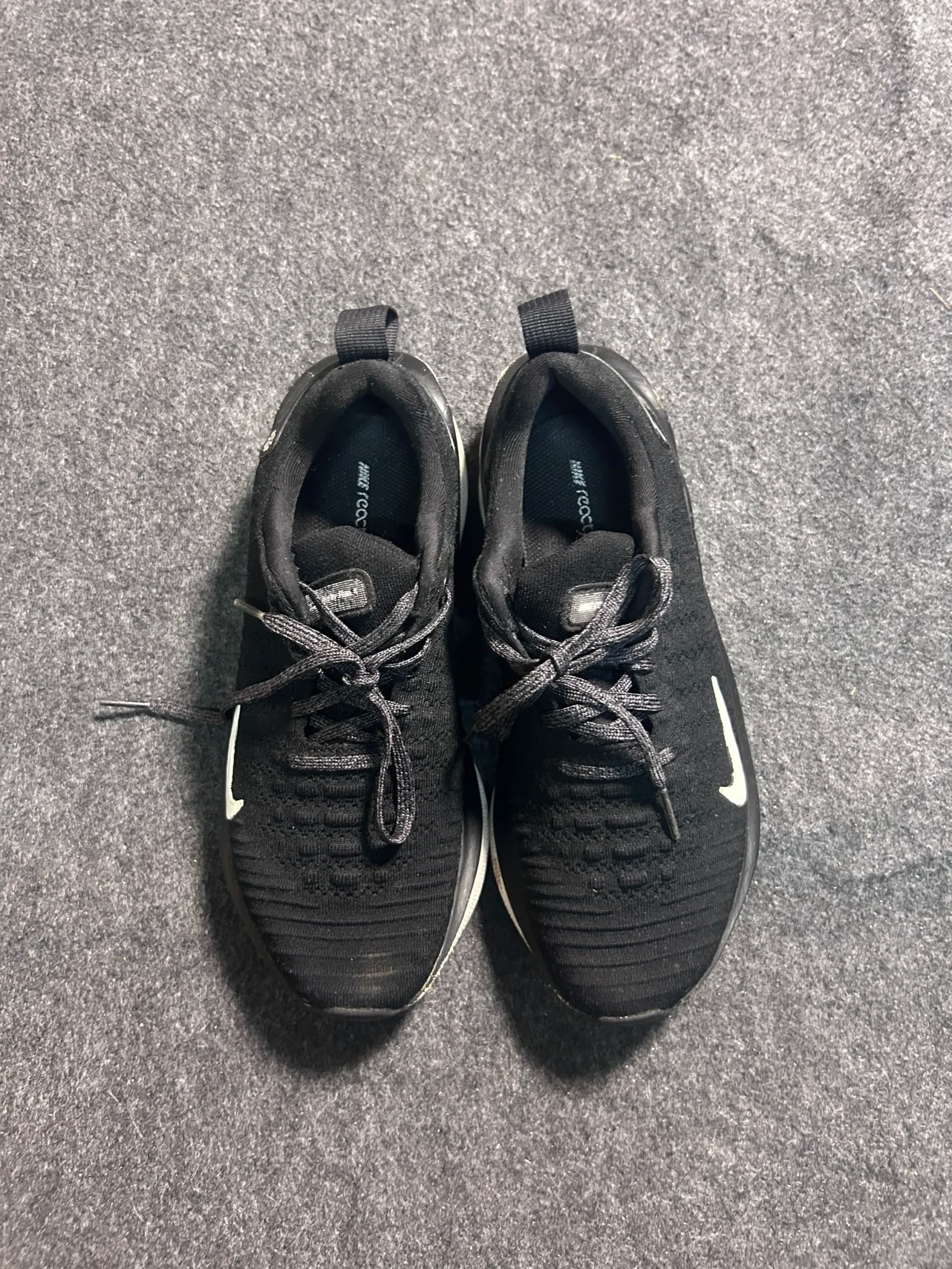 Nike thrift running shoes India close-up