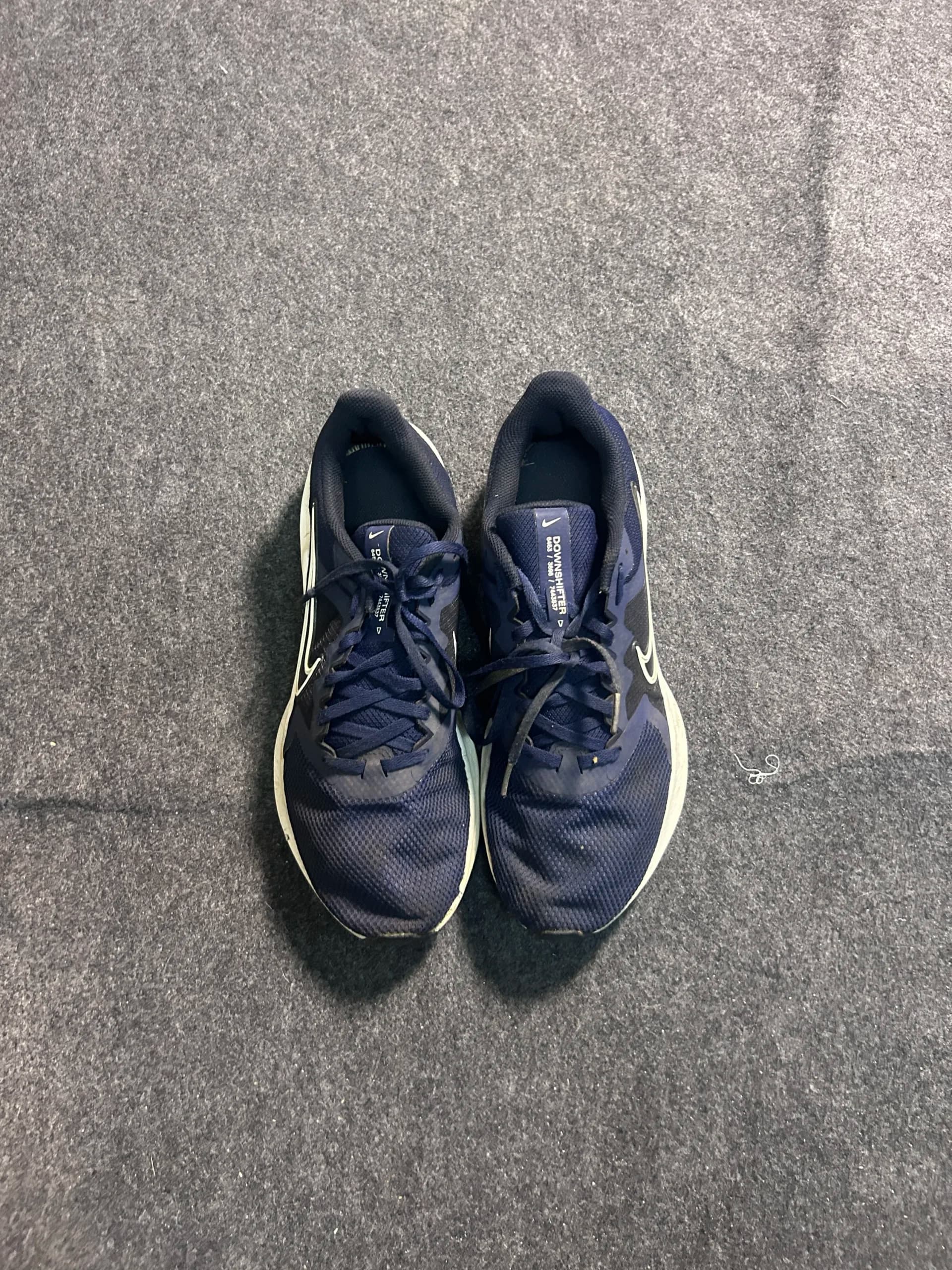 Nike thrift running shoes India detail view