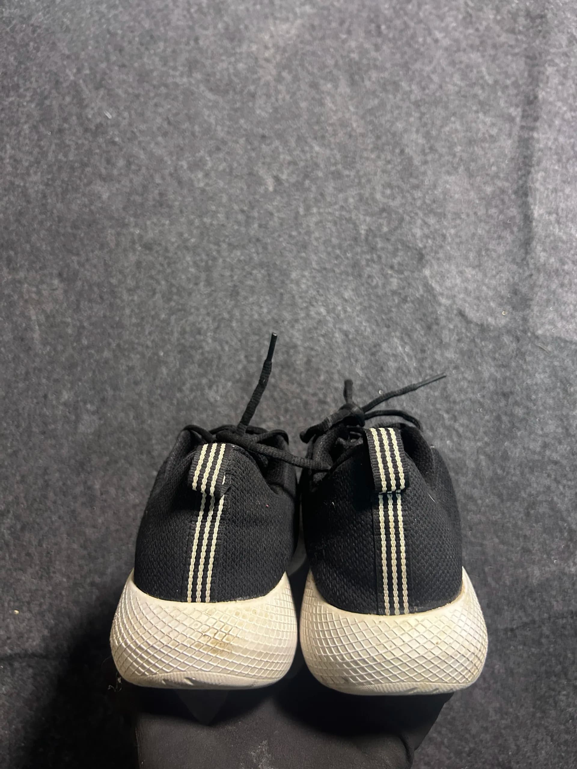 Adidas thrift running shoes India detail view