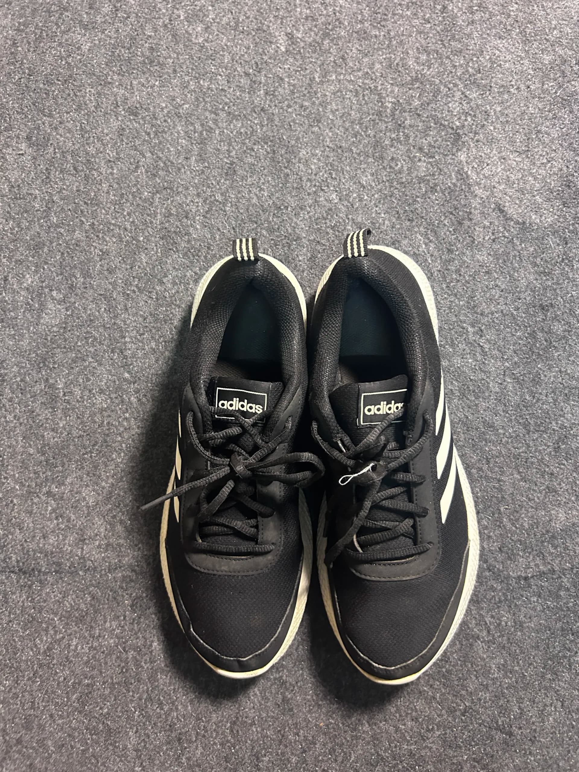 Adidas thrift running shoes India close-up