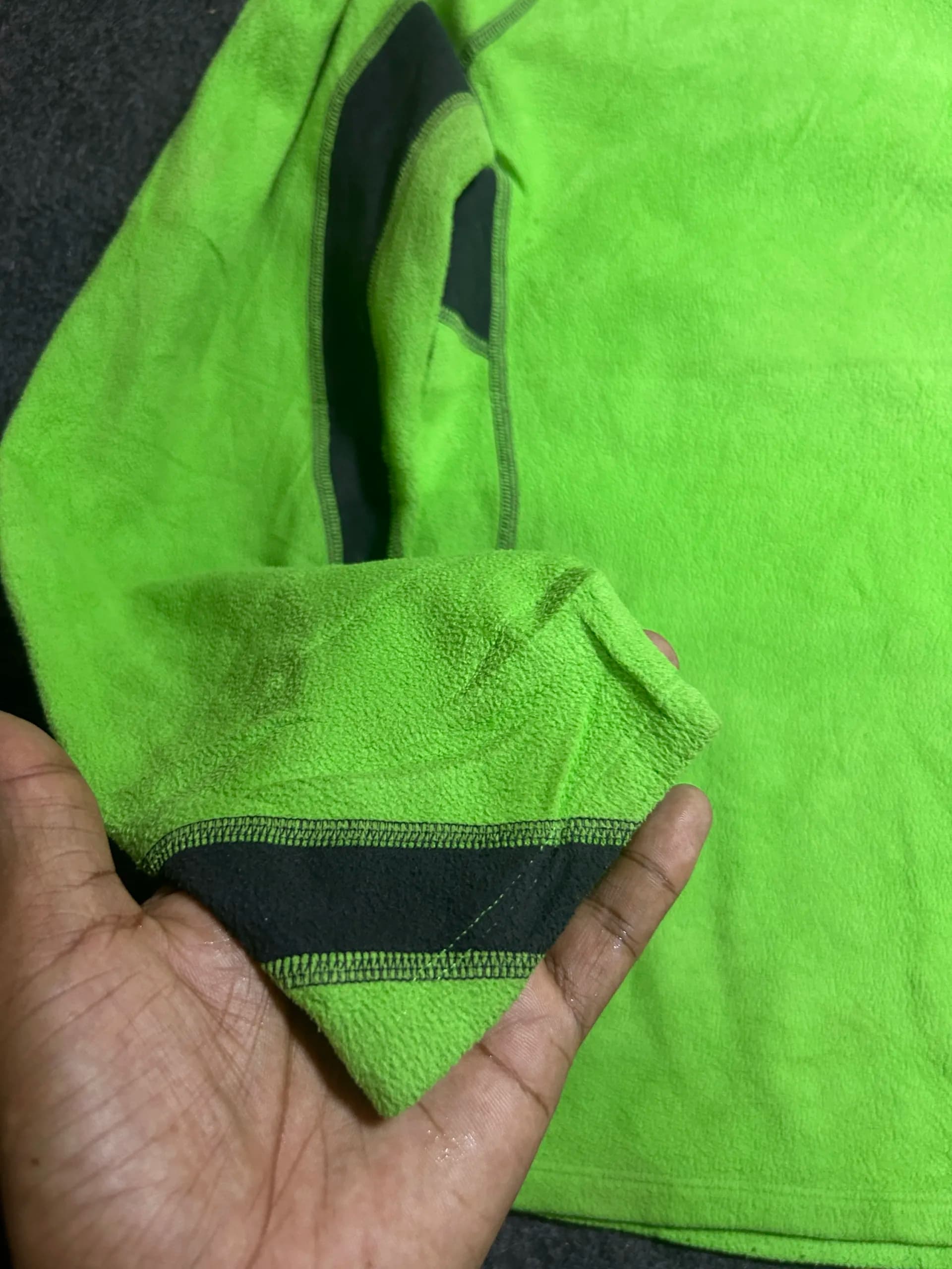 Under Armour thrift fleece jacket India close-up