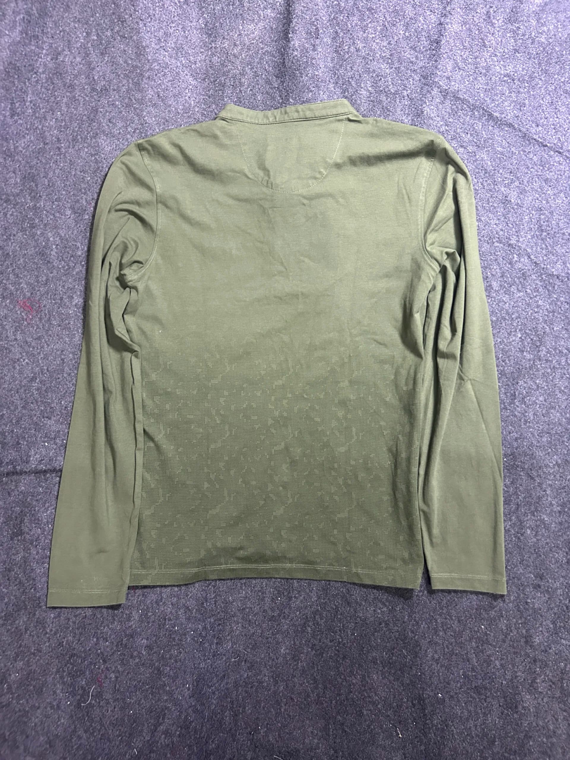 Branded thrift t-shirt India close-up