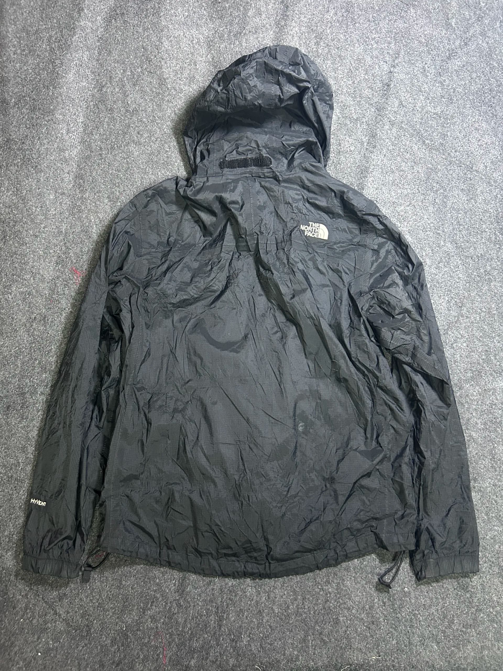 The North Face HyVent thrift windbreaker jacket India close-up