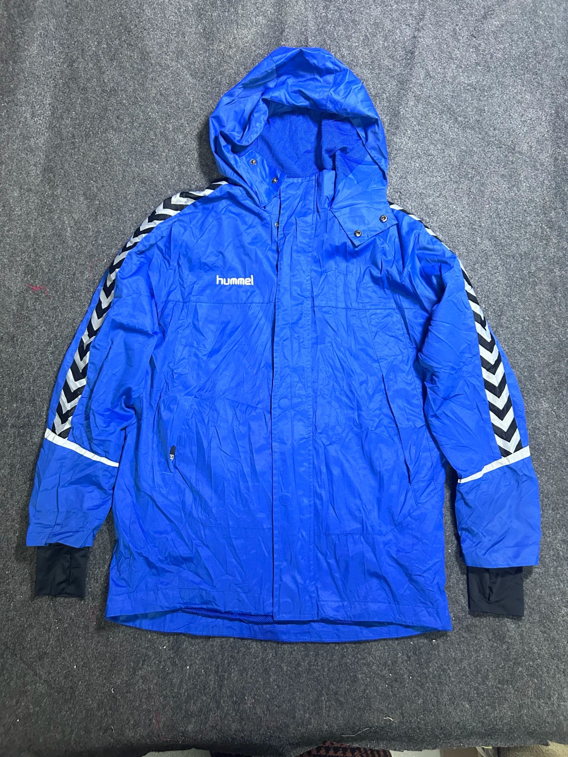 Branded thrift waterproof jacket India detail view