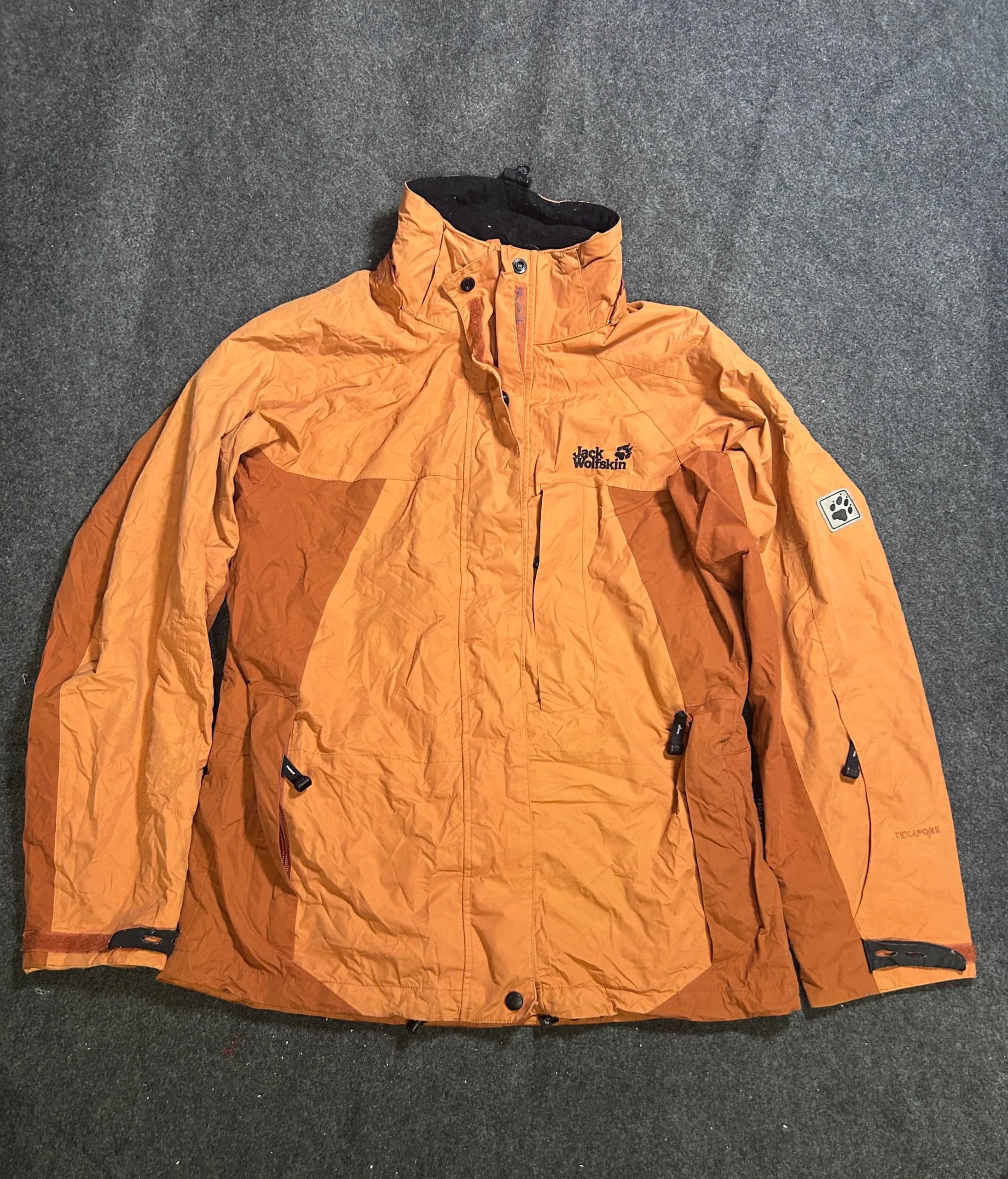 Jack Wolfskin thrift waterproof jacket India detail view