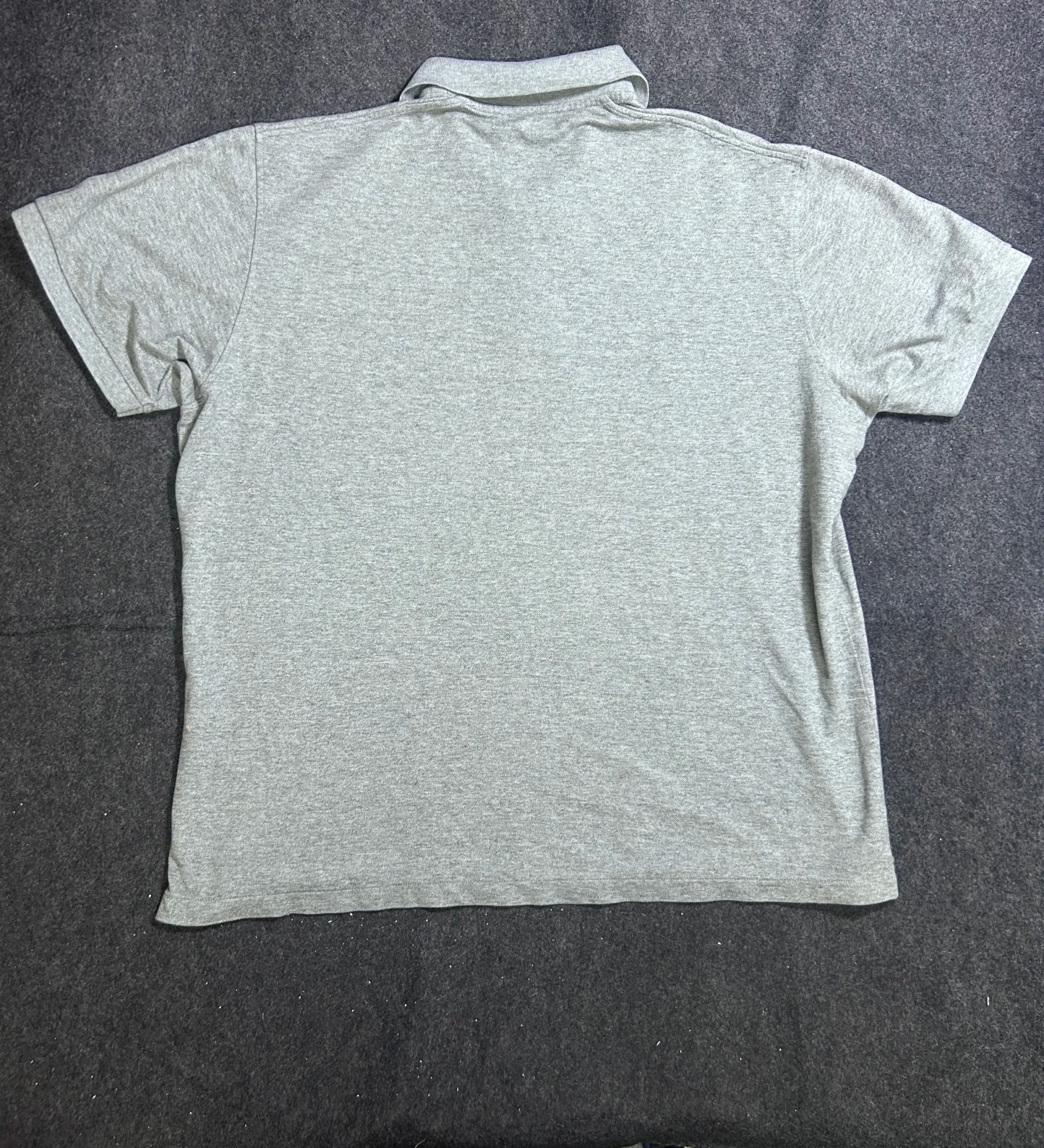 Uniqlo thrift polo shirt India detail view