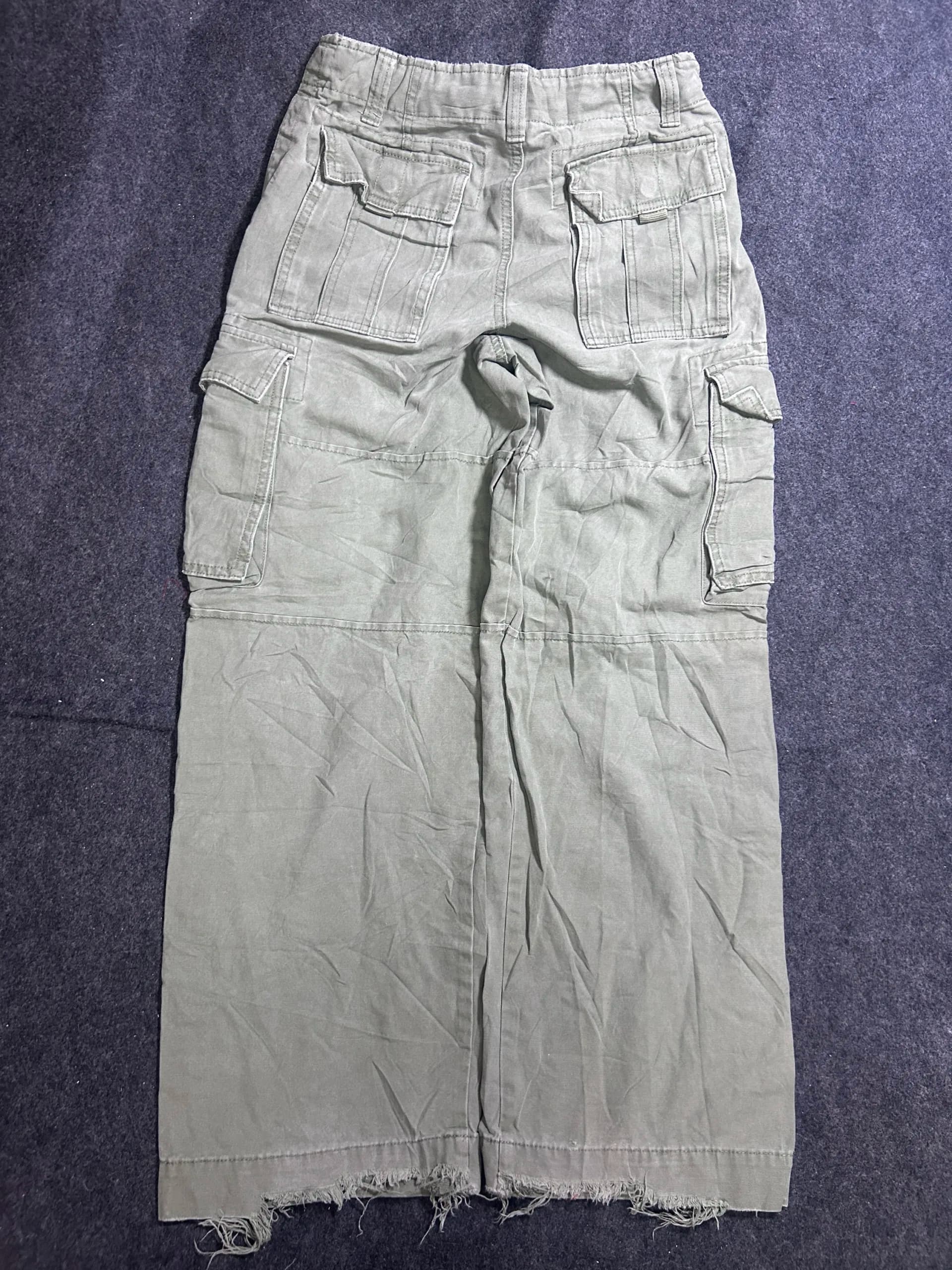 No Boundaries Baggy Olive Green Cargo Denim Size 30 | Vintage Utility Y2K Style thrift clothing India detail view
