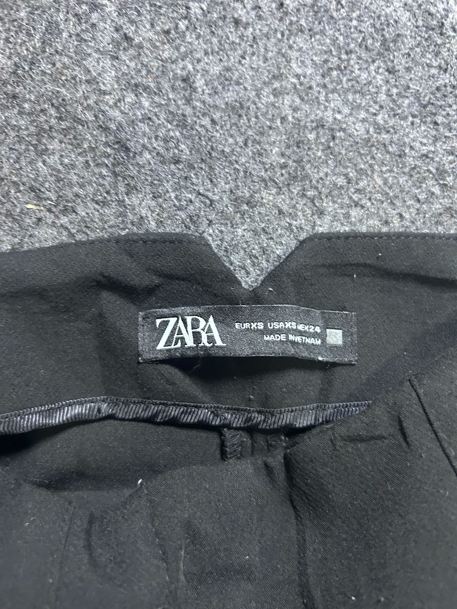 Zara thrift trousers India detail view
