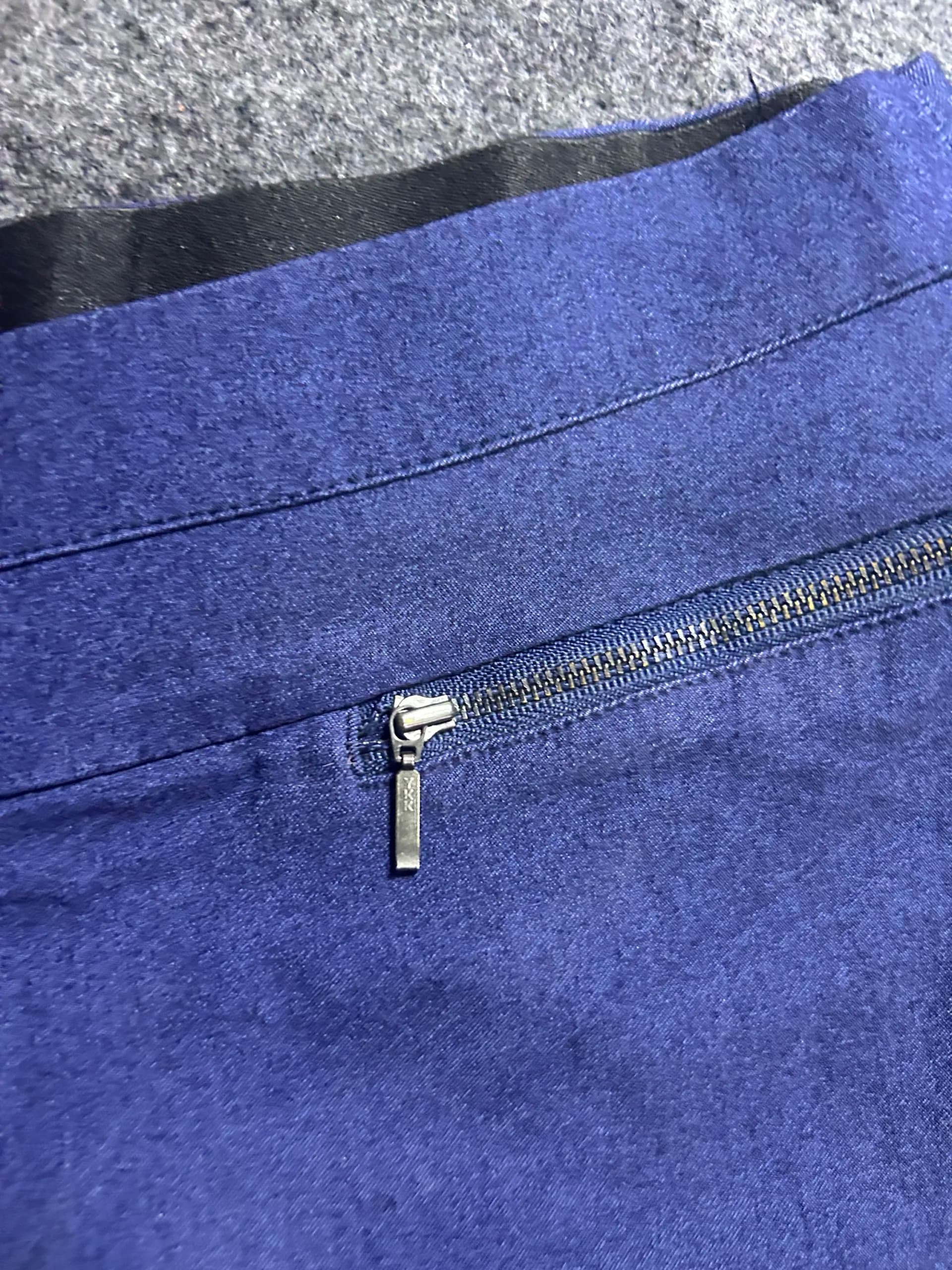Branded thrift trousers India close-up